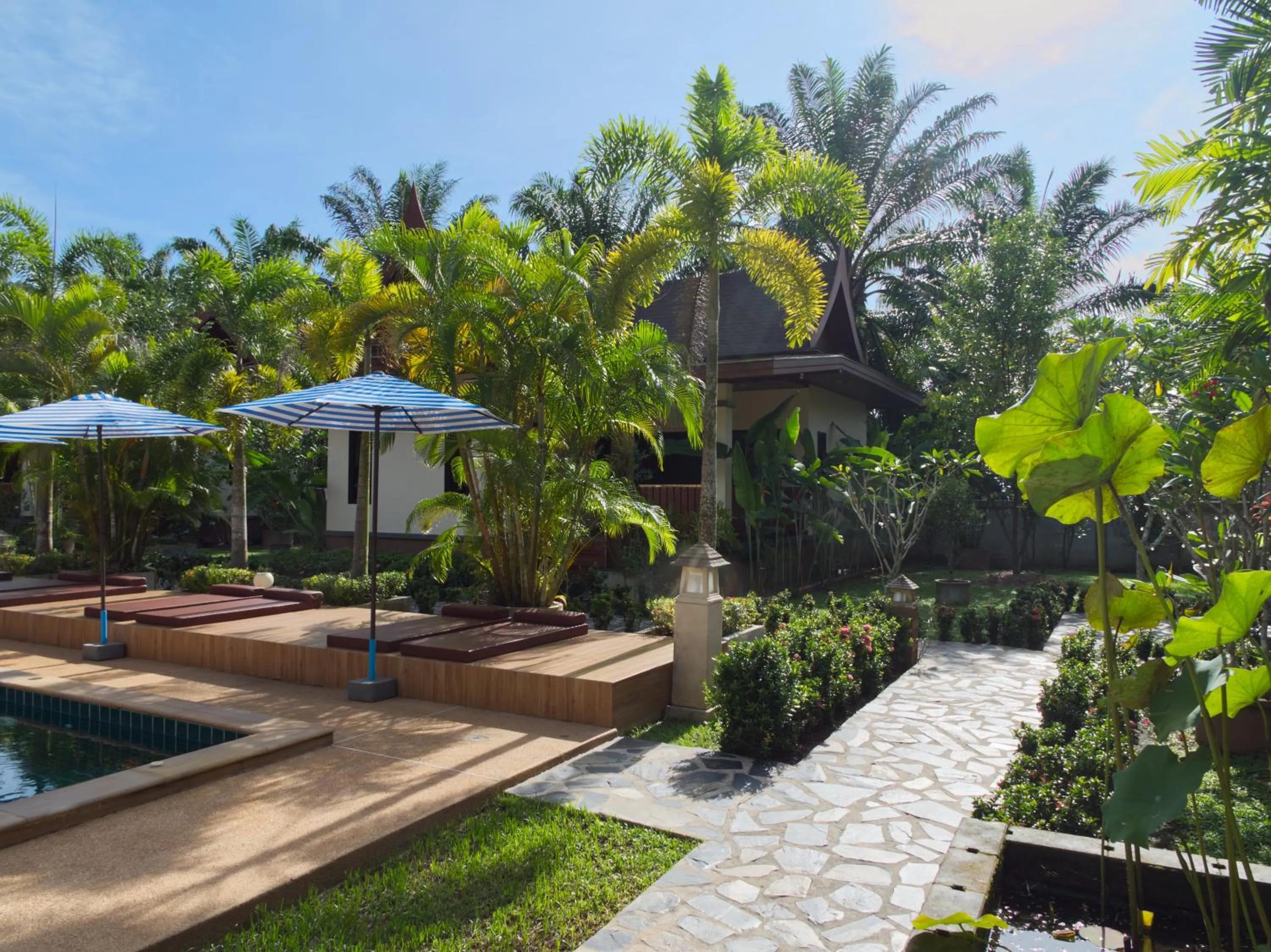 Garden view in Chanapha Residence