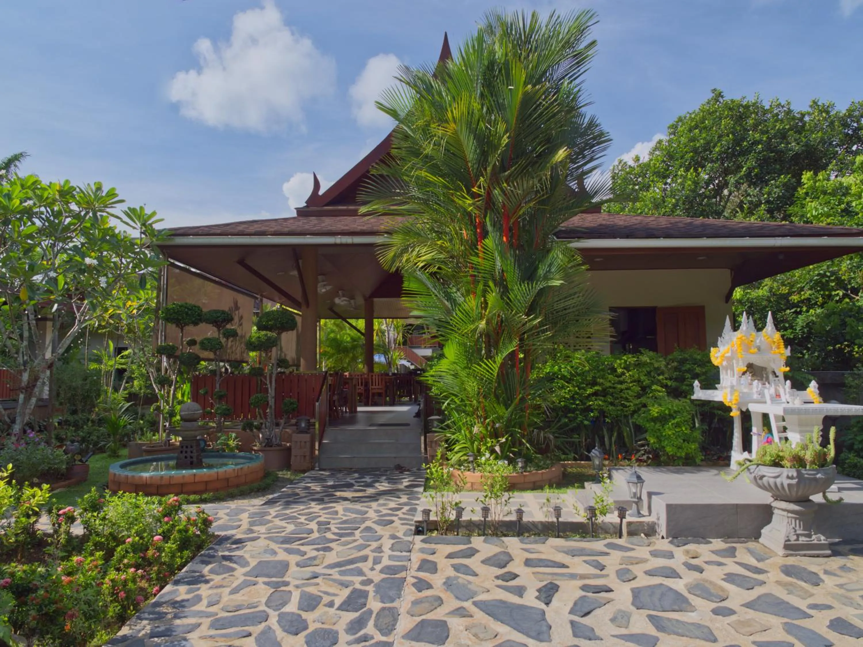 Facade/entrance in Chanapha Residence
