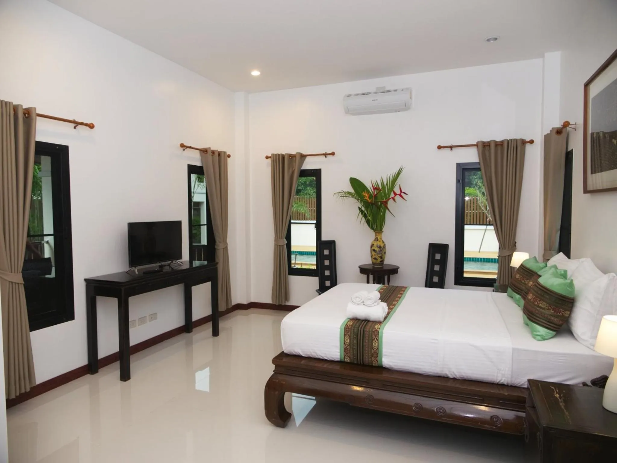 Photo of the whole room, Bed in Chanapha Residence