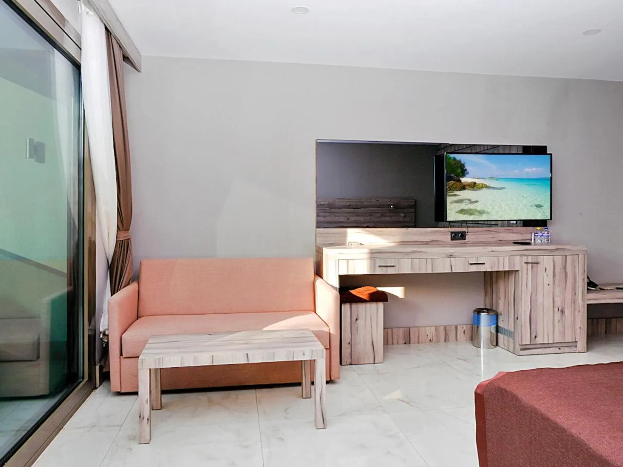 Communal lounge/ TV room in Delta Hotels By Marriott Bodrum