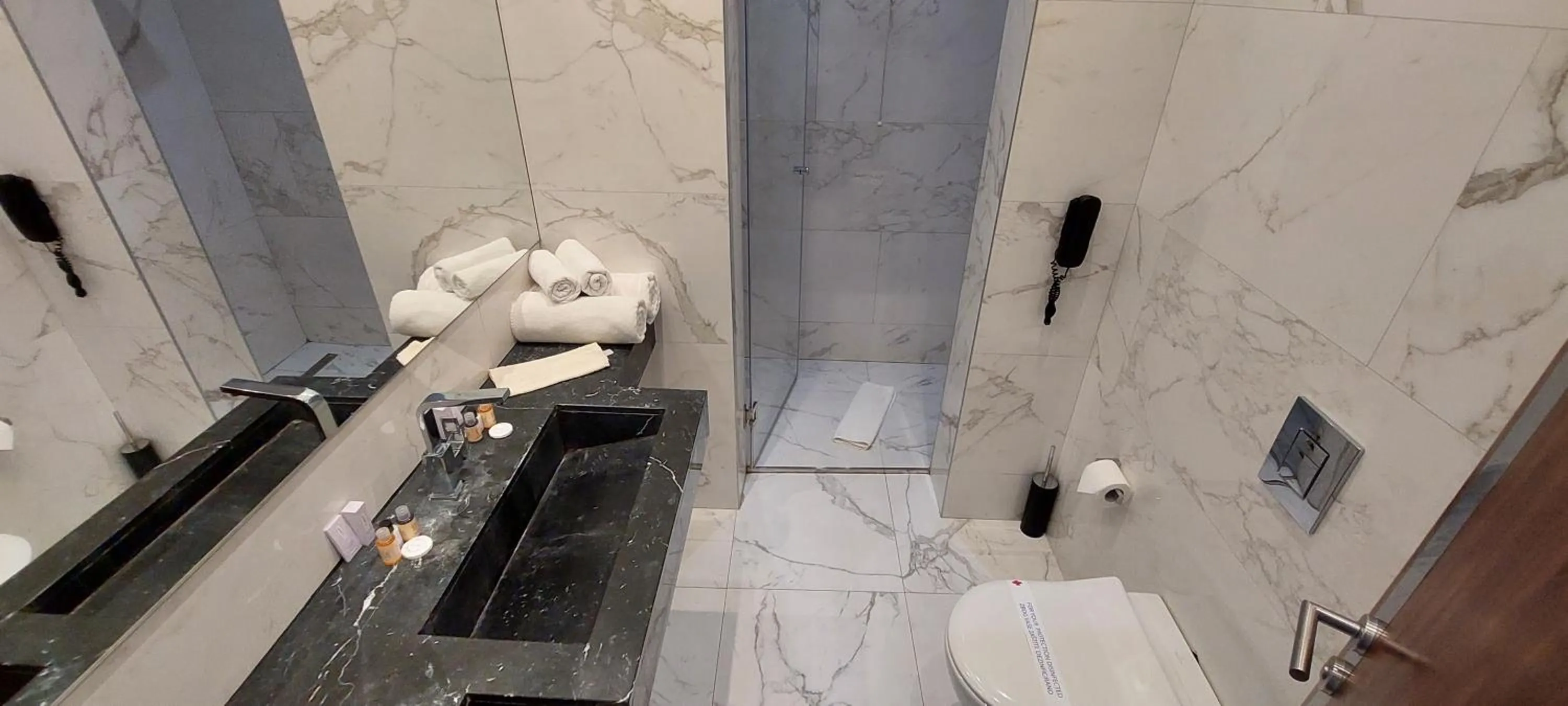 Bathroom in Hotel Austria & Bosna