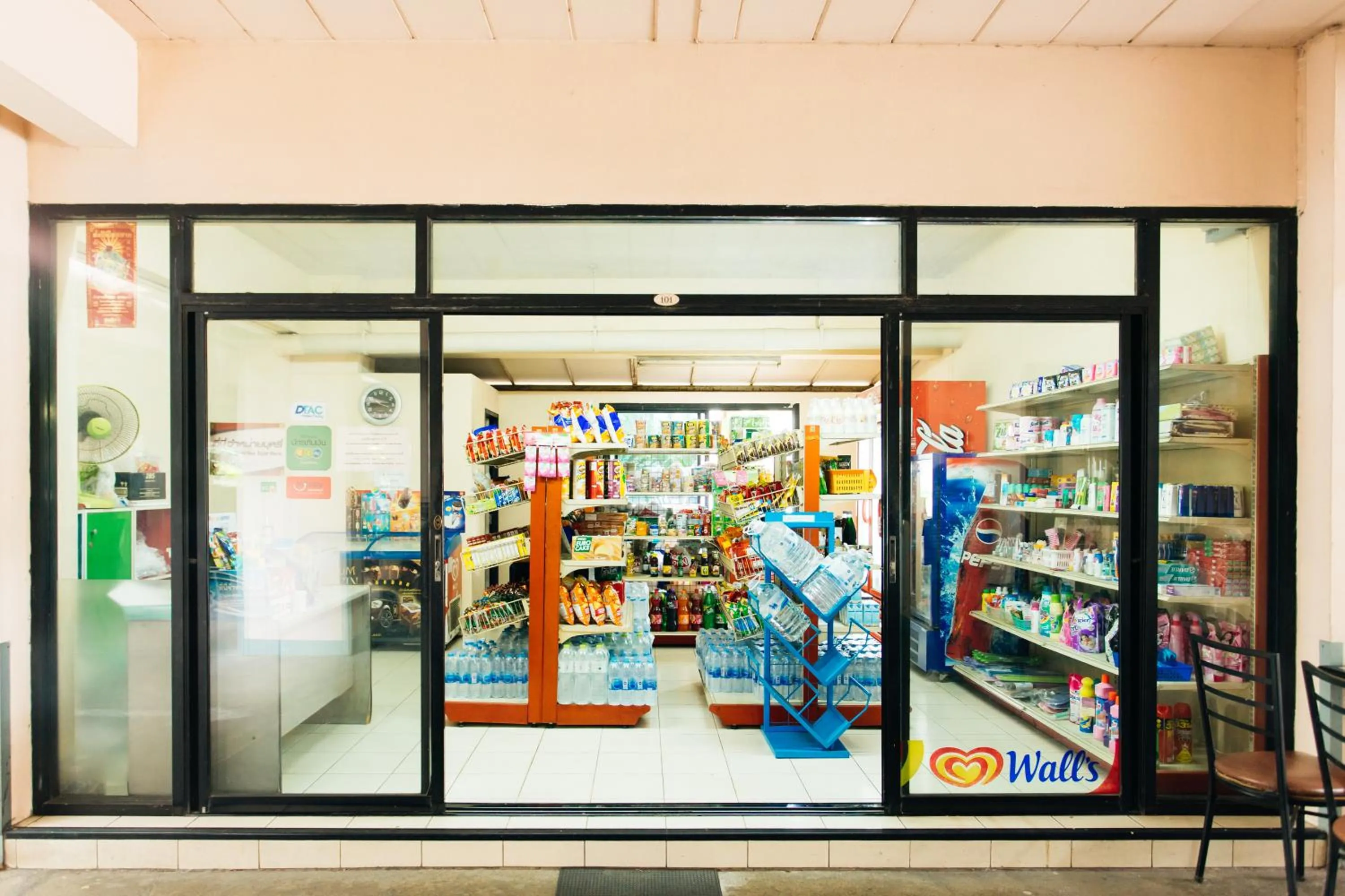 On-site shops in Grand Residence Ngamwongwan 19