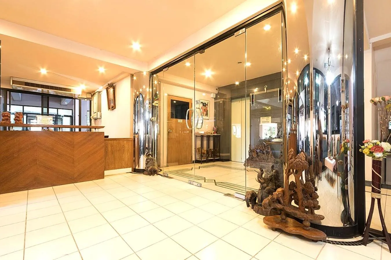 Lobby or reception in Grand Residence Ngamwongwan 19