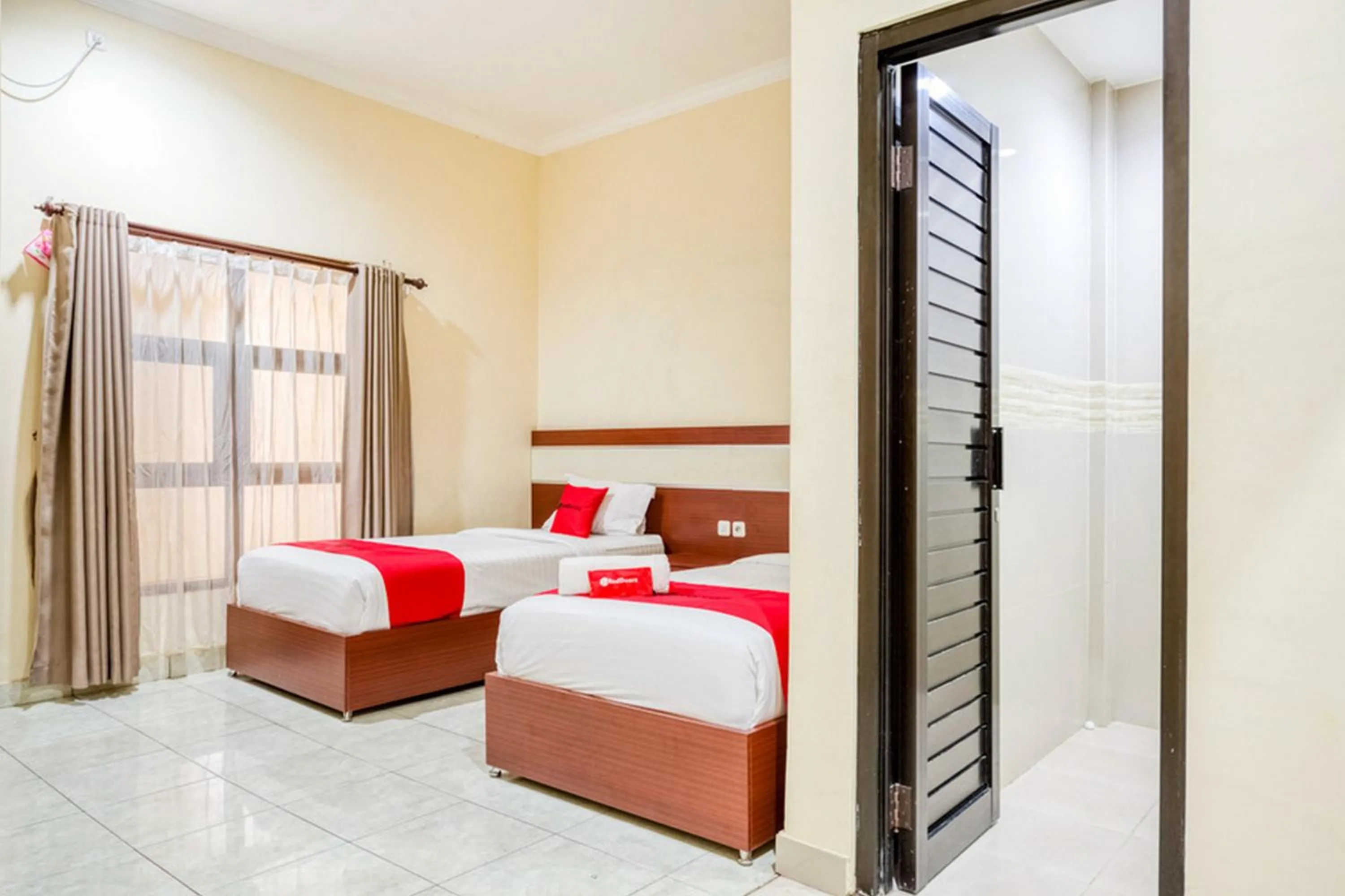 Bed in RedDoorz Syariah @ Jalan Simpang Gajayana