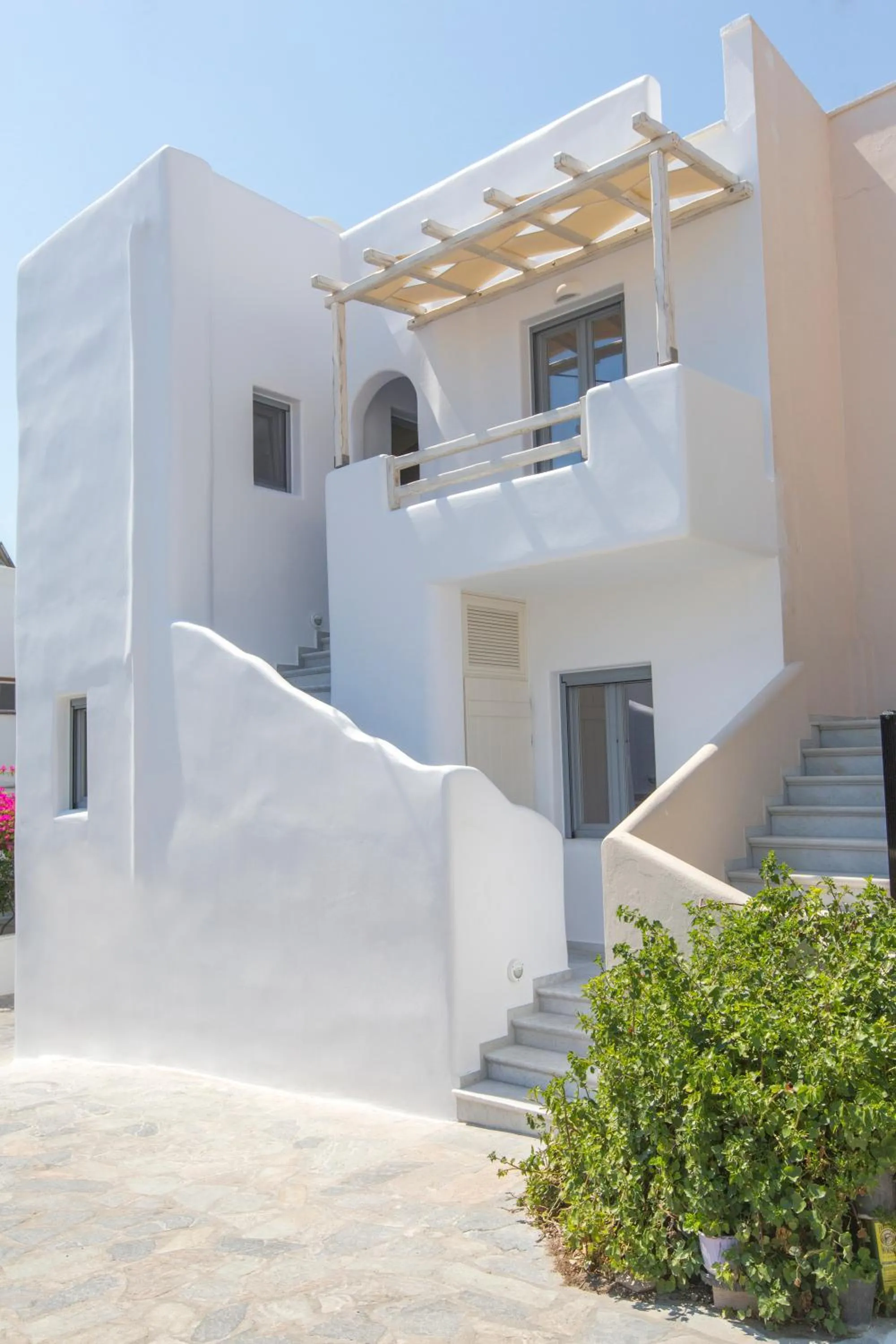 Facade/entrance in Emery Hotel