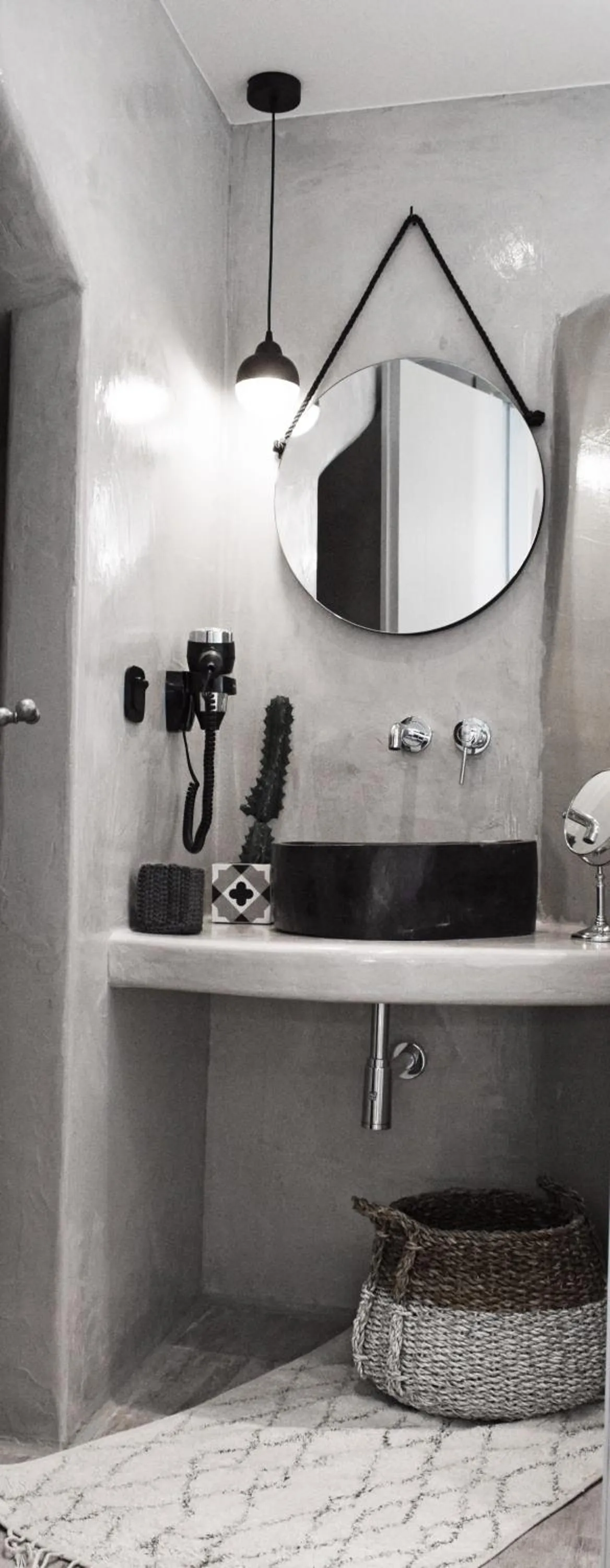 Bathroom in Emery Hotel