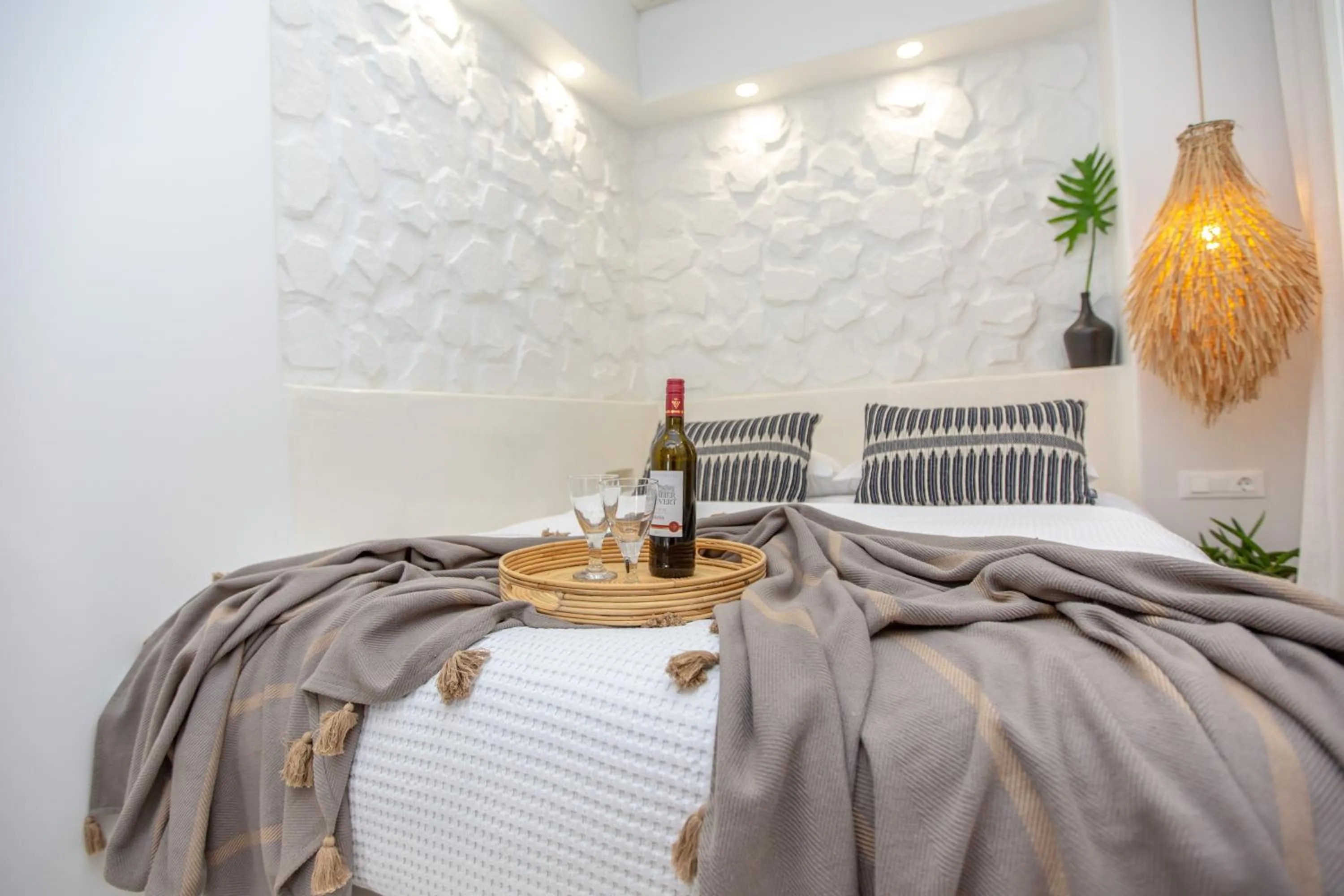 Bedroom, Bed in Emery Hotel