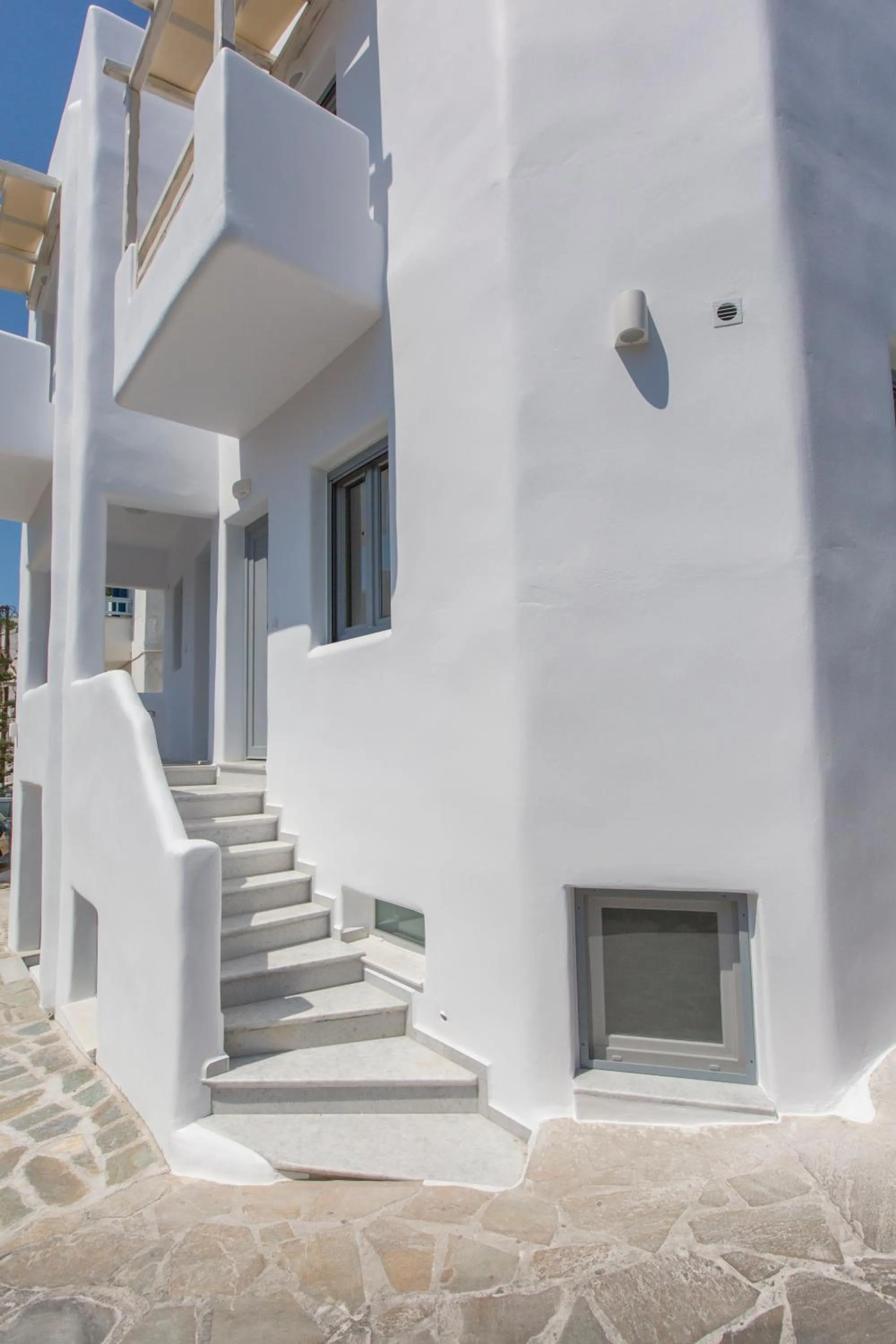 Facade/entrance in Emery Hotel