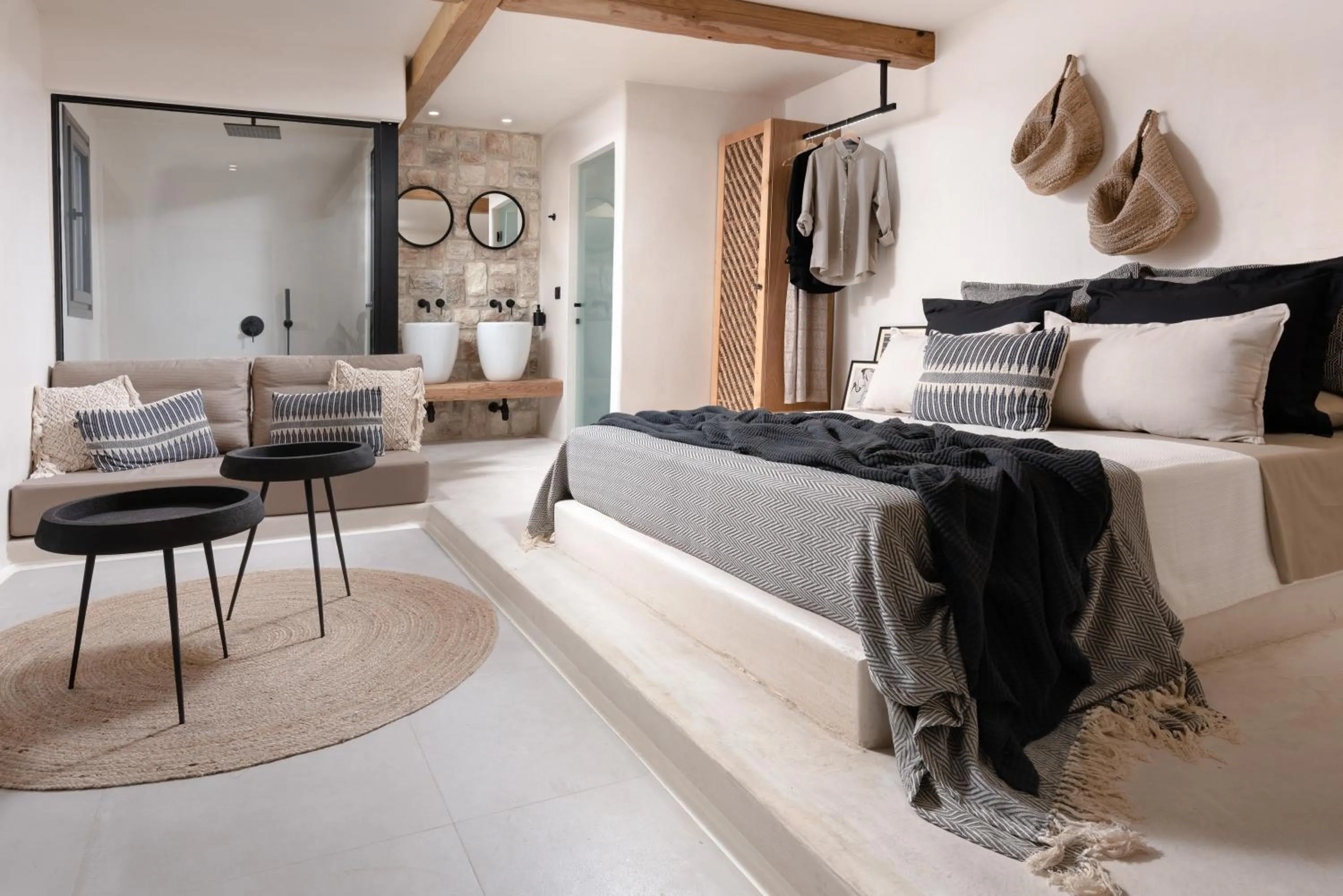 Photo of the whole room, Bed in Emery Hotel