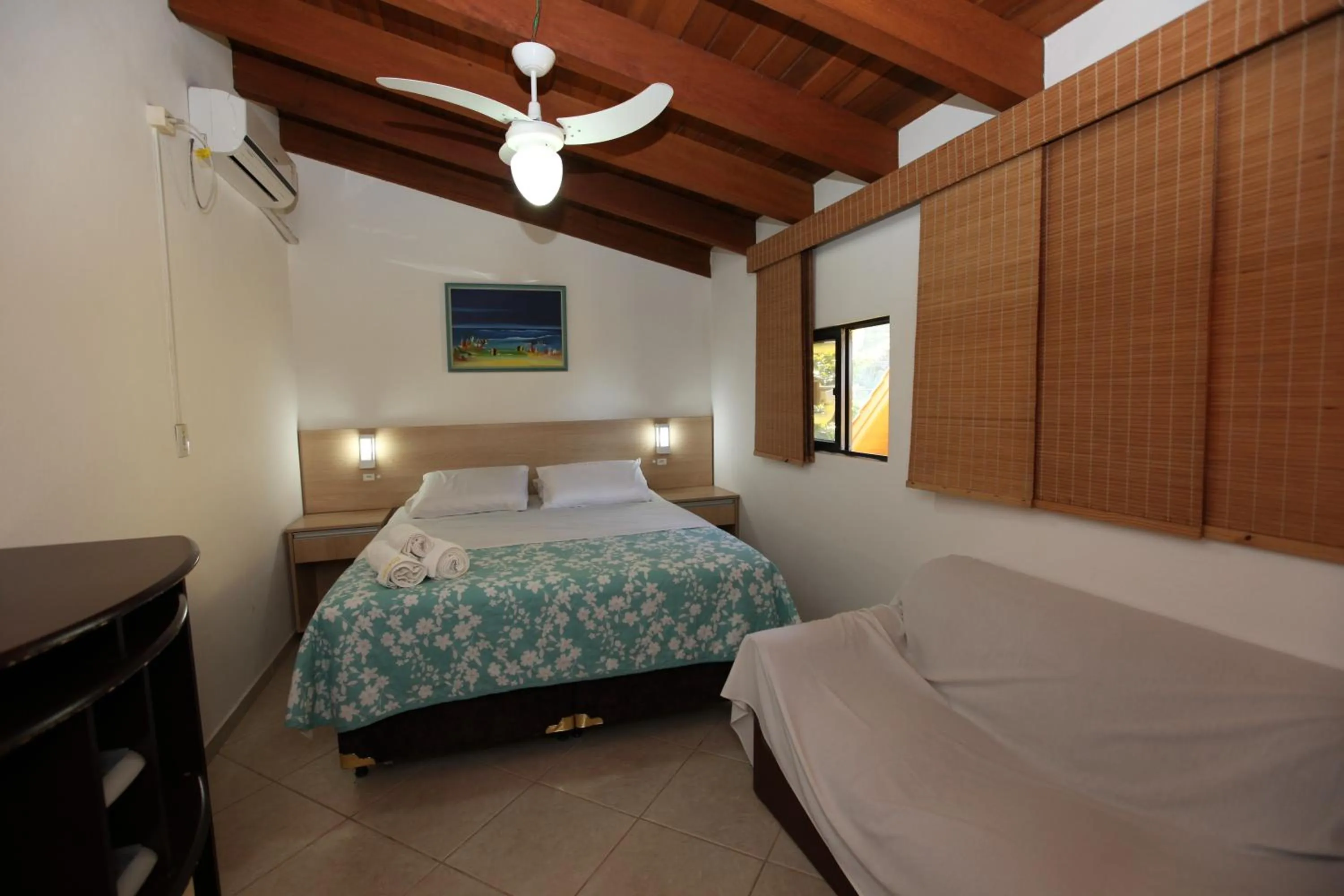 Photo of the whole room, Bed in Pousada Hibisco