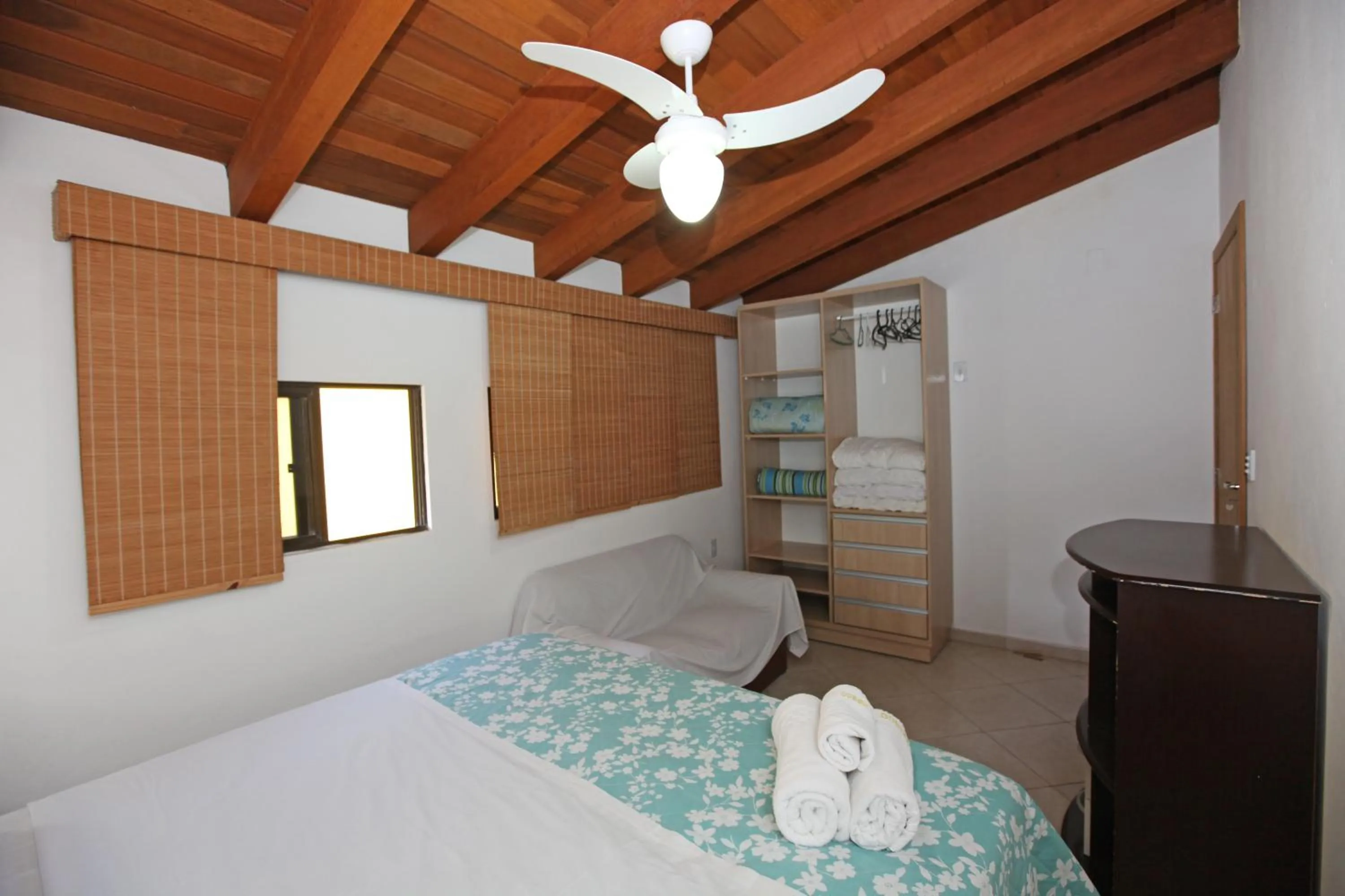Photo of the whole room, Bed in Pousada Hibisco