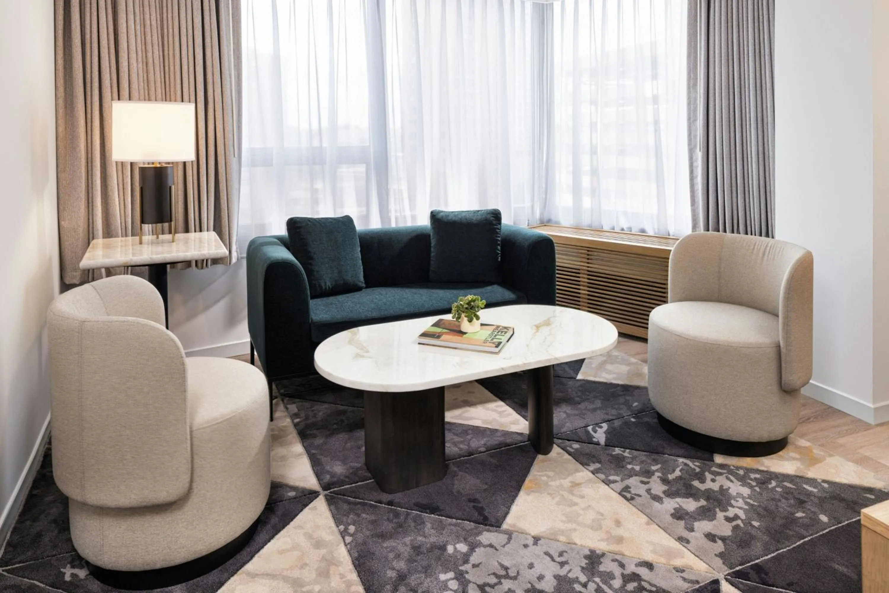 Living room in Sheraton Minneapolis Downtown Convention Center