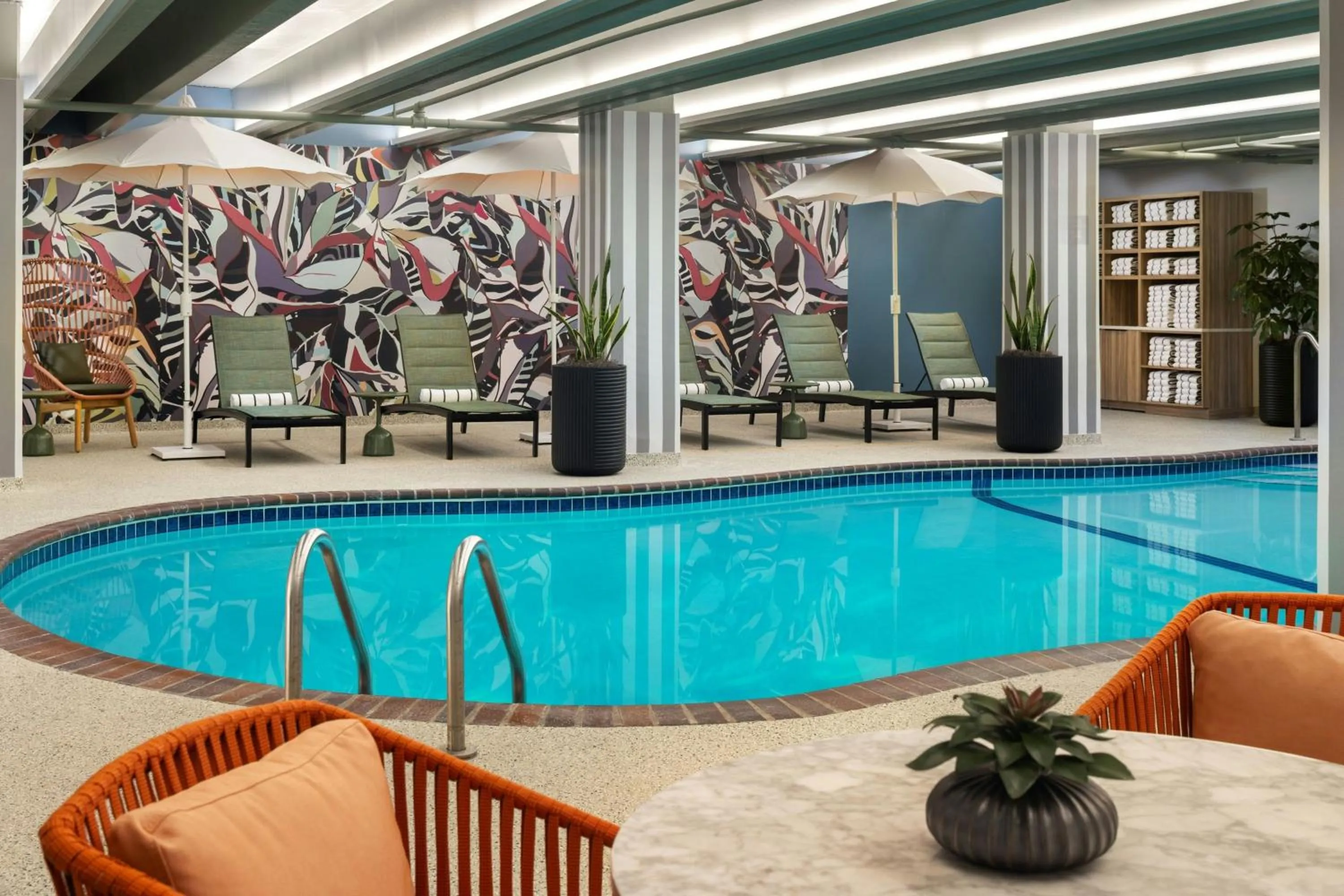 Swimming pool in Sheraton Minneapolis Downtown Convention Center