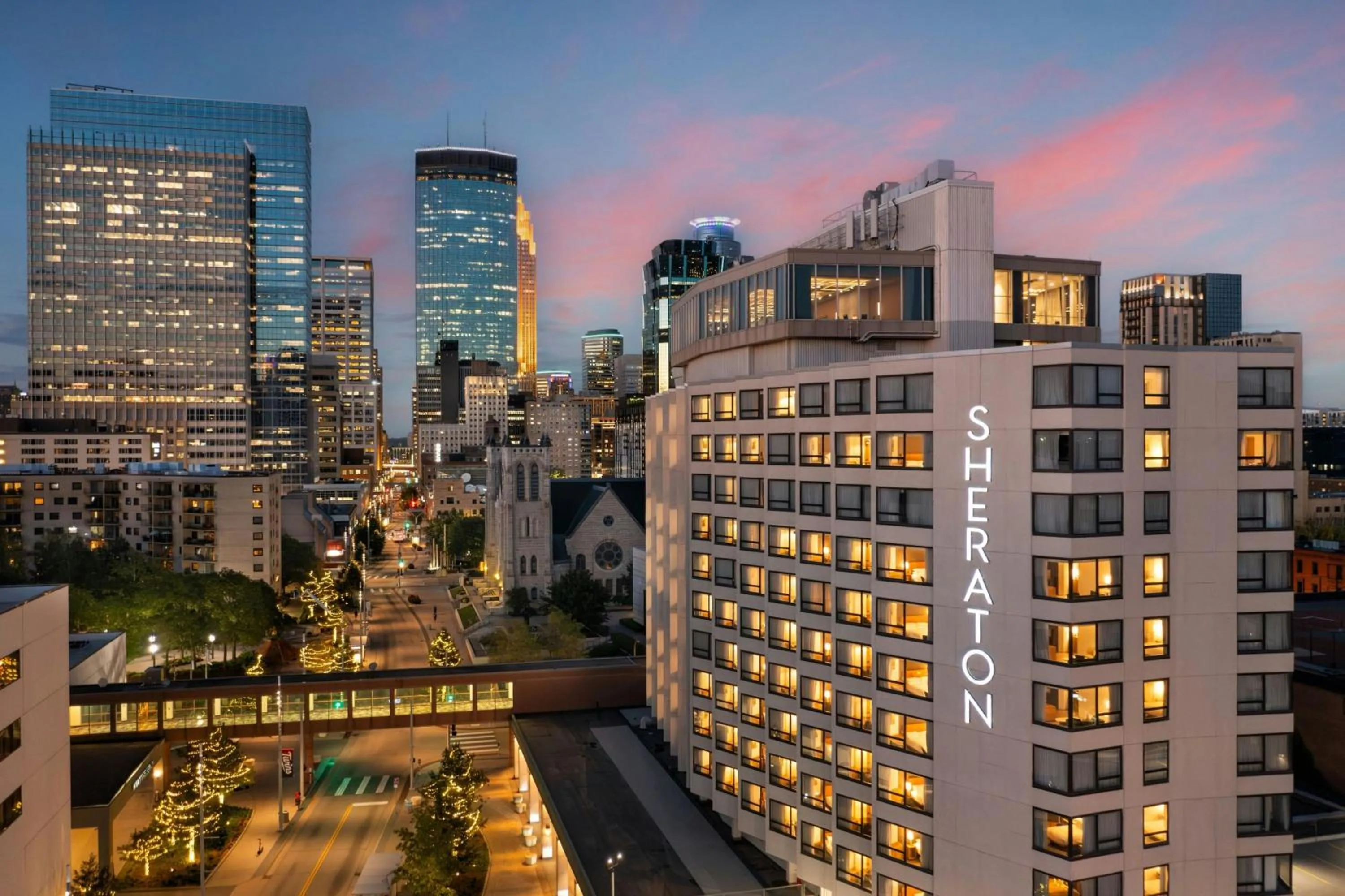 Property building in Sheraton Minneapolis Downtown Convention Center