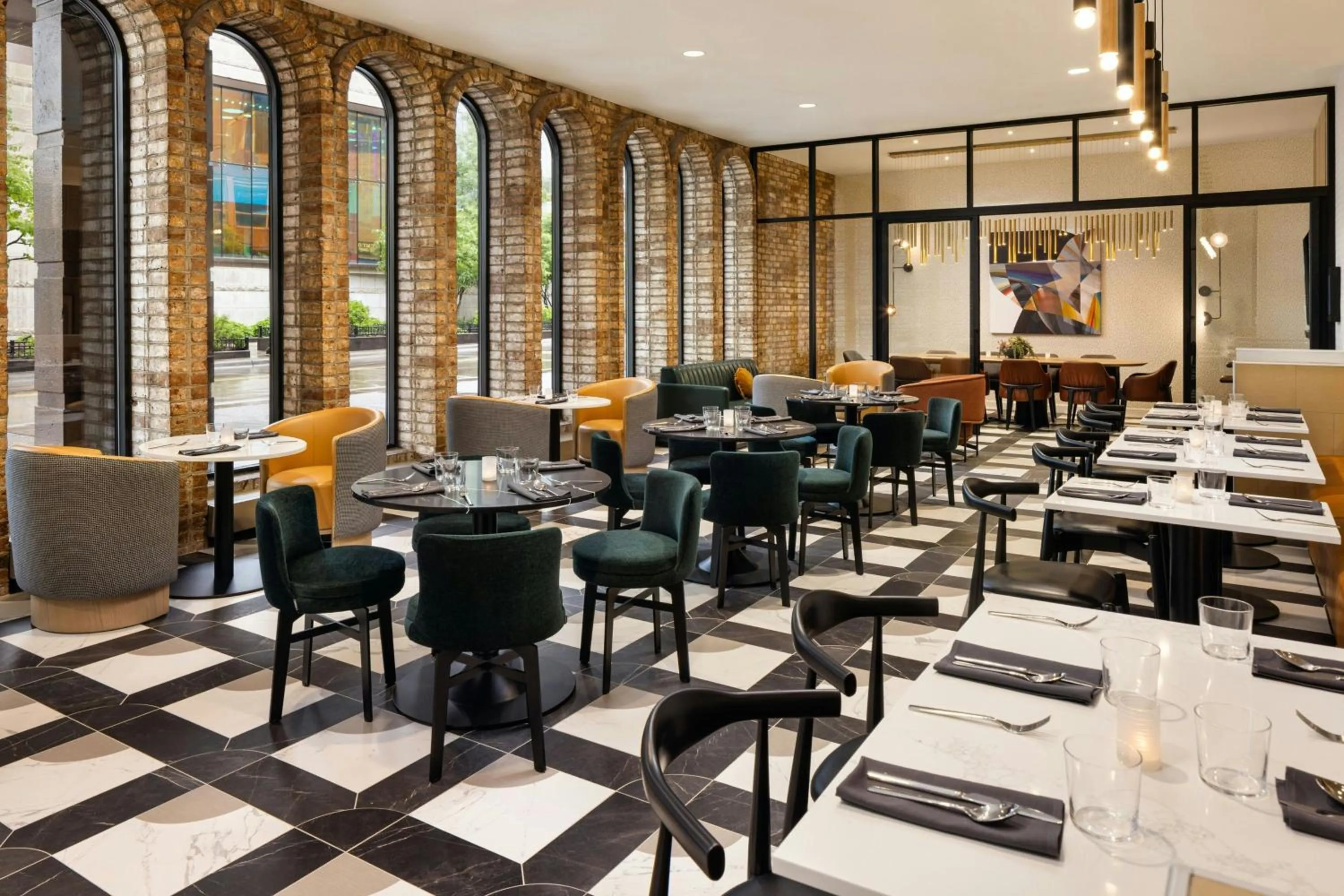 Restaurant/places to eat in Sheraton Minneapolis Downtown Convention Center