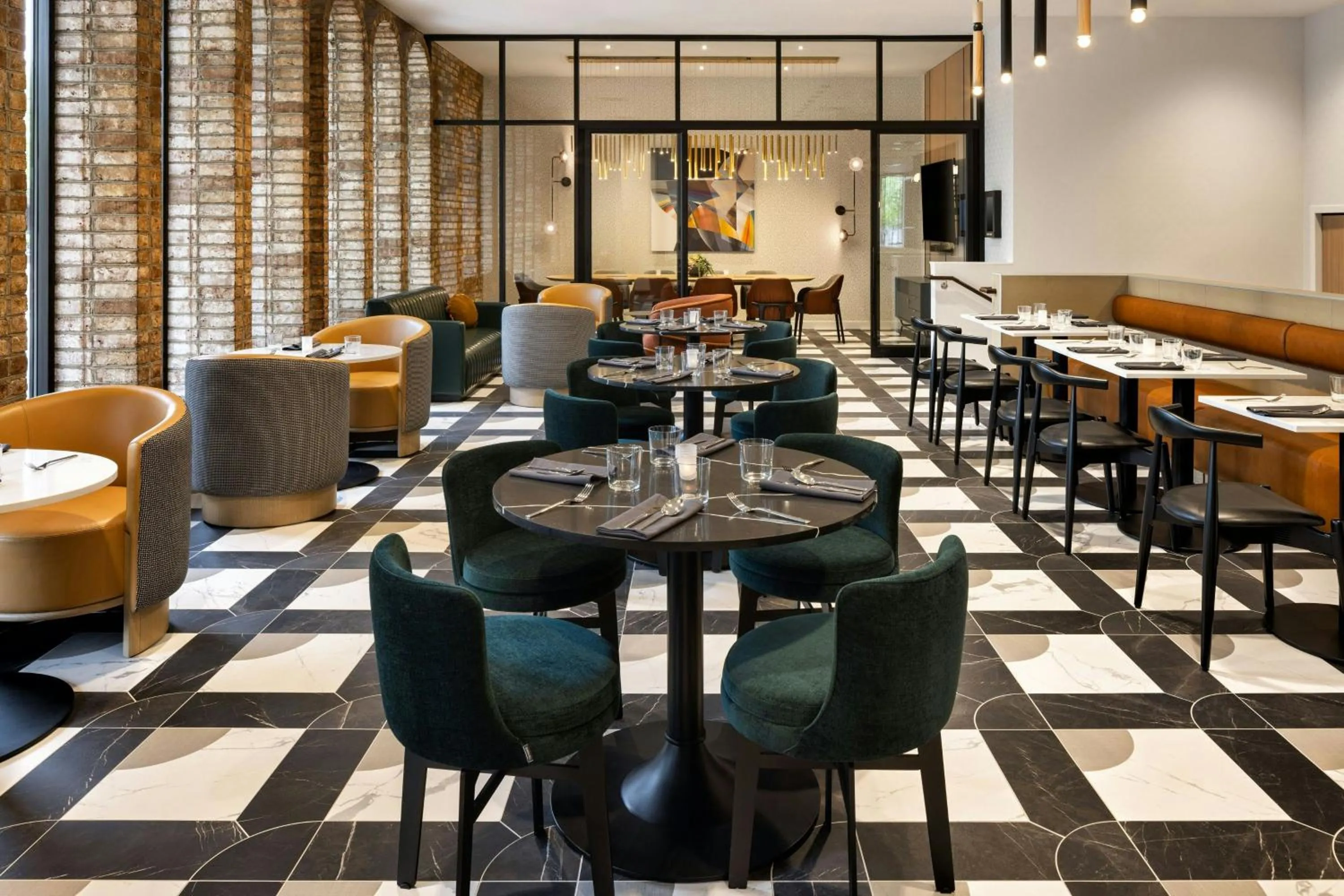 Restaurant/places to eat in Sheraton Minneapolis Downtown Convention Center