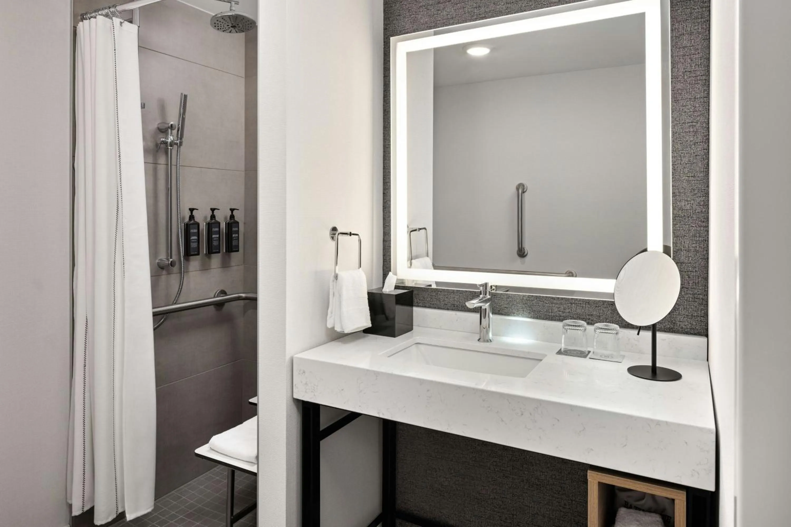 Bathroom in Sheraton Minneapolis Downtown Convention Center