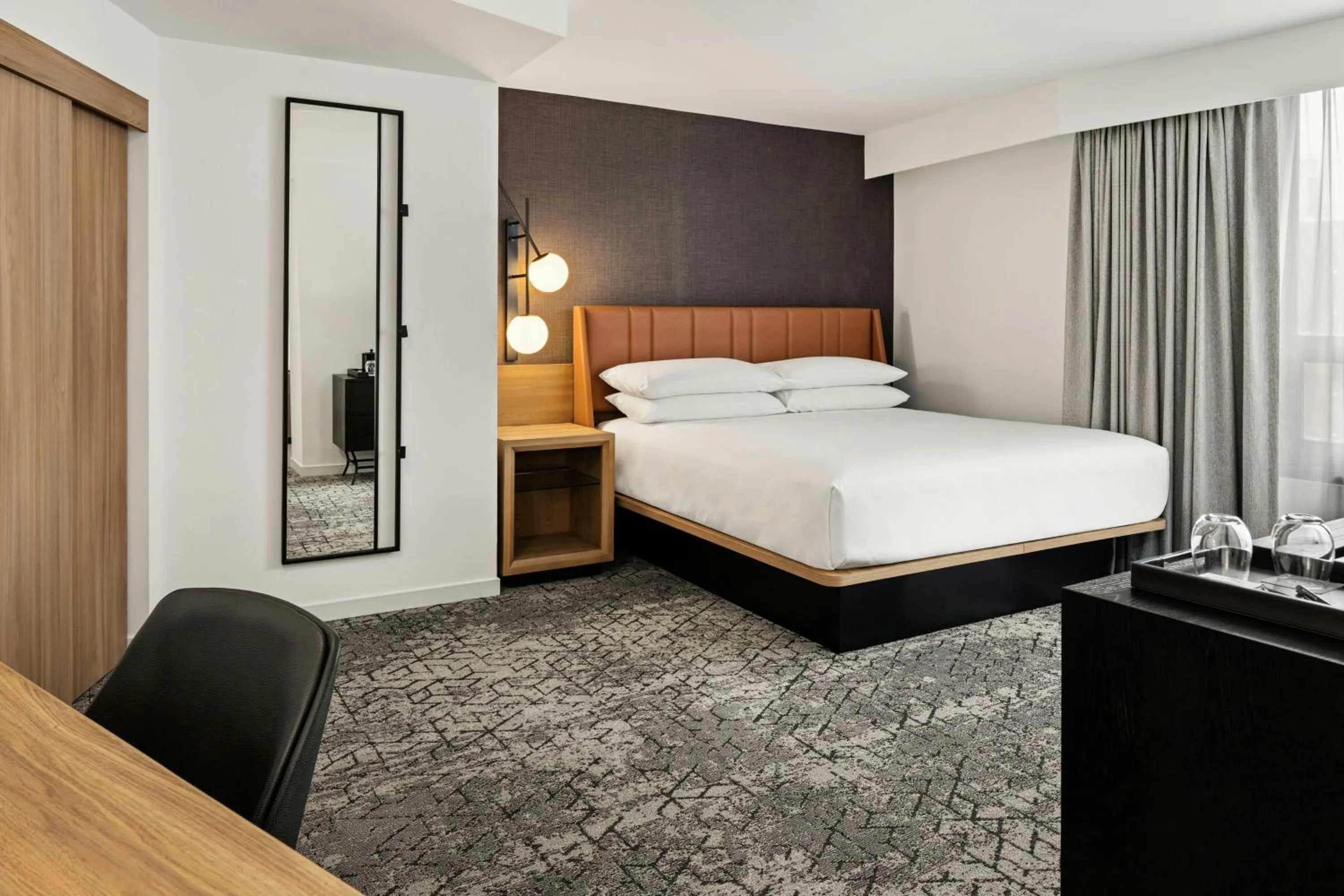 Photo of the whole room, Bed in Sheraton Minneapolis Downtown Convention Center