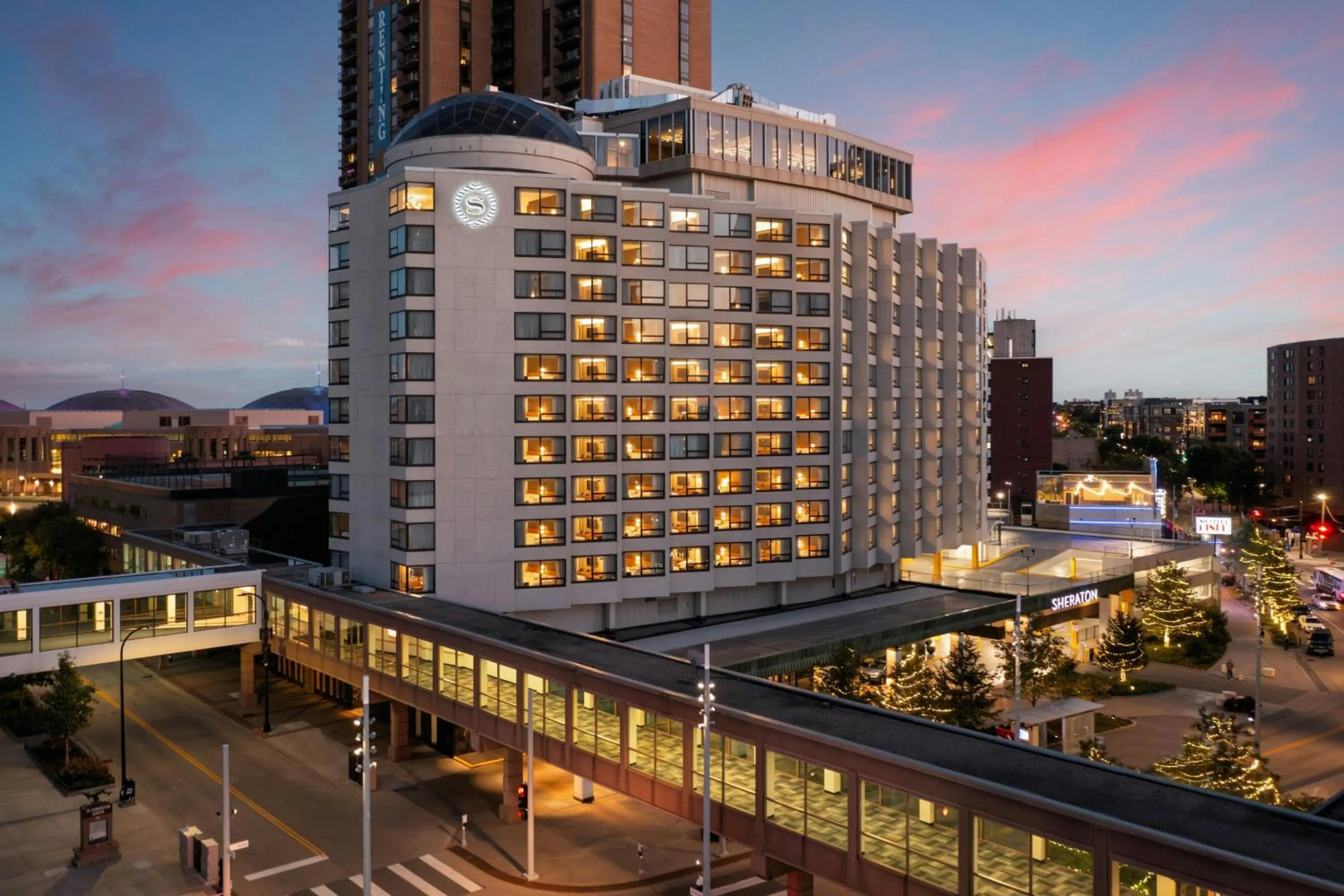 Property building in Sheraton Minneapolis Downtown Convention Center