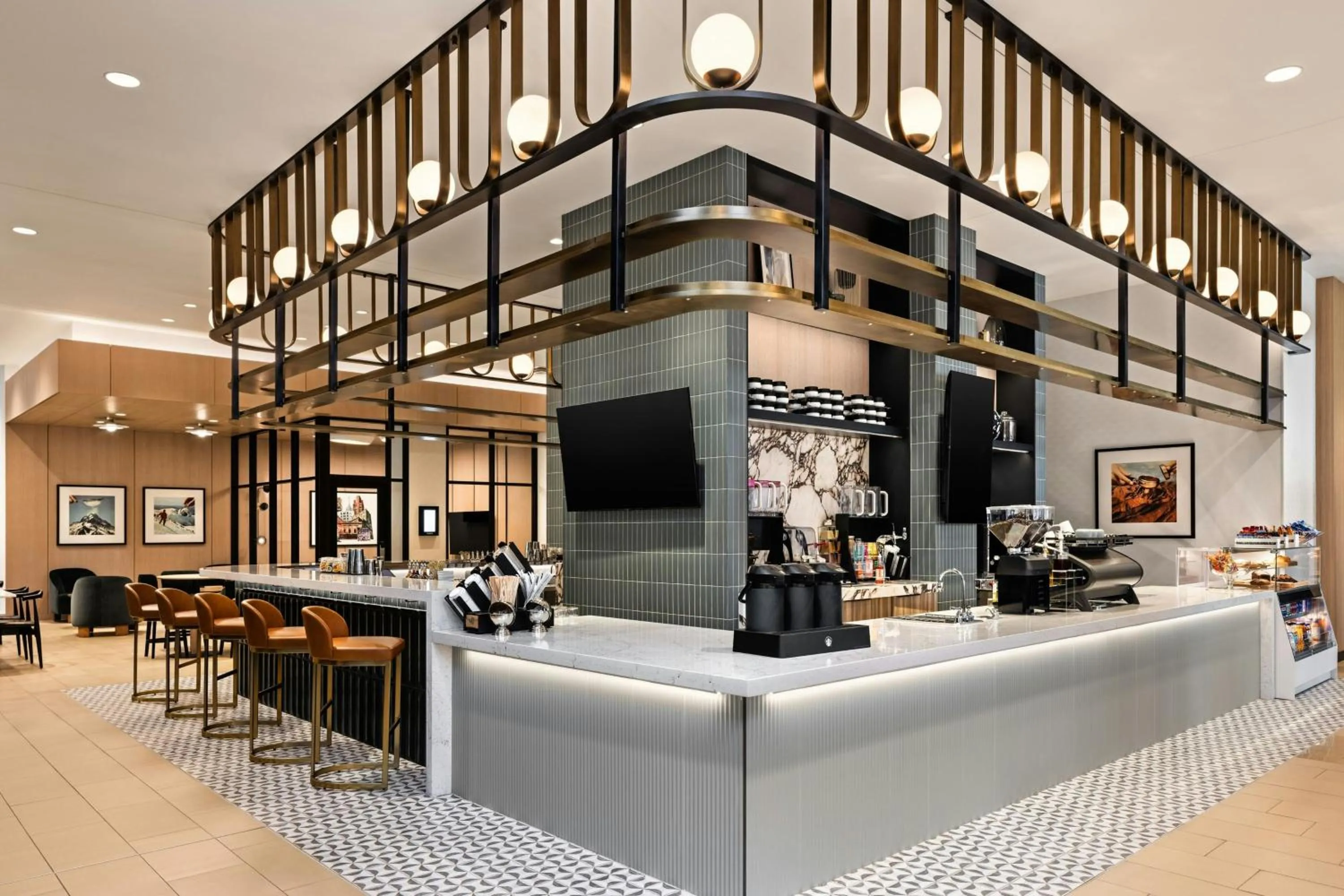 Restaurant/places to eat in Sheraton Minneapolis Downtown Convention Center