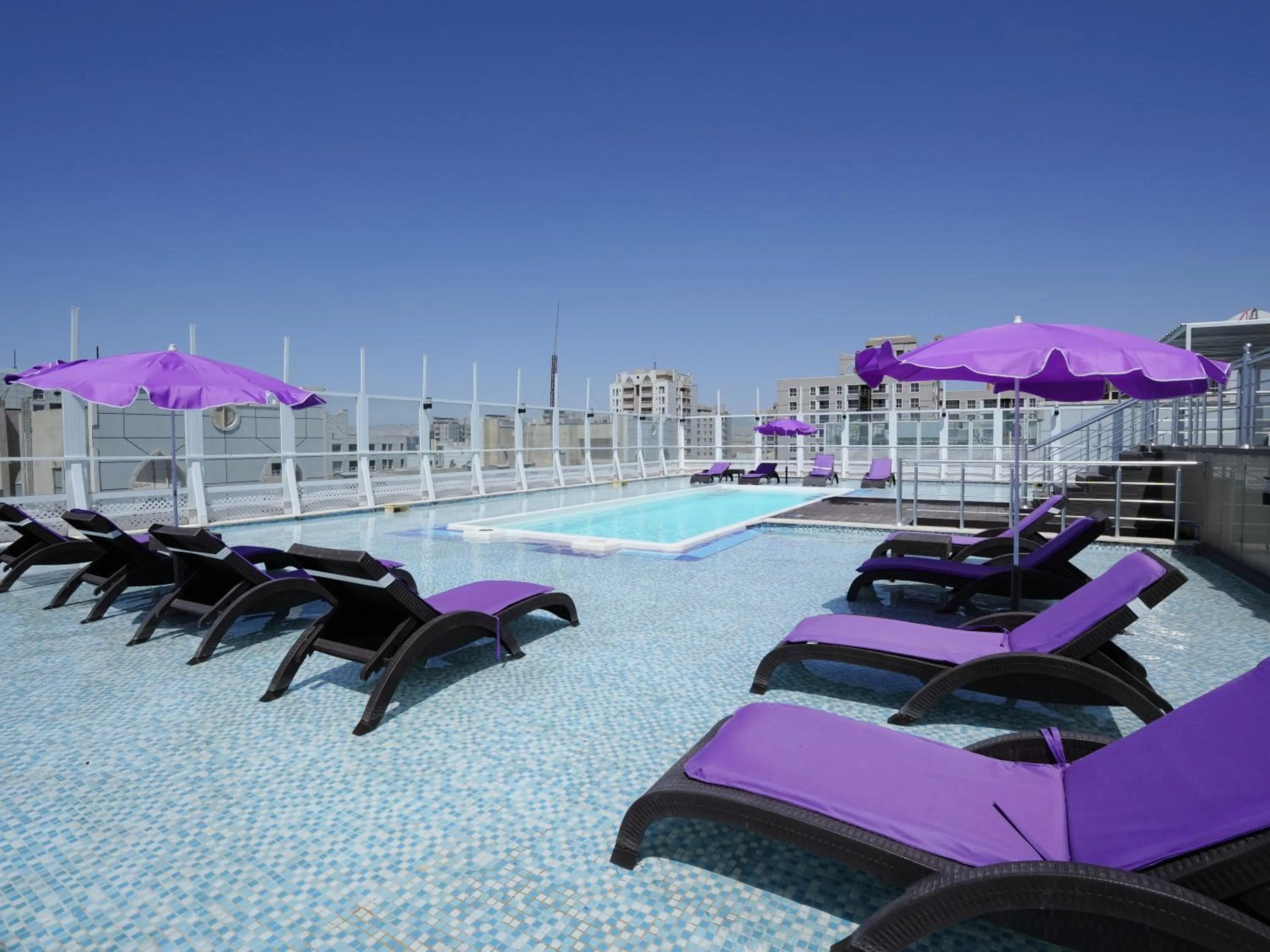 Swimming pool in Masaya By Emerald