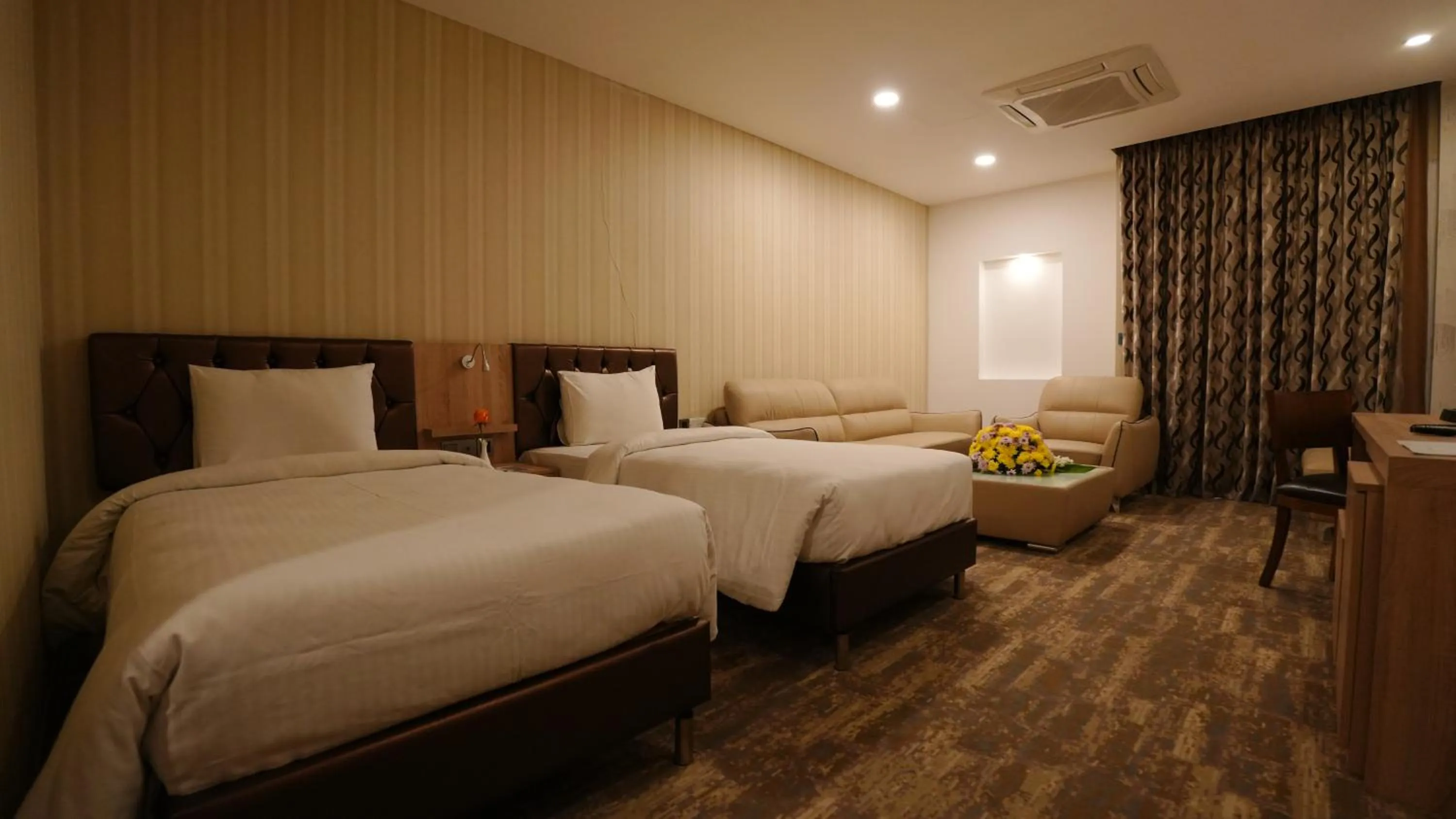 Communal lounge/ TV room, Bed in Masaya By Emerald