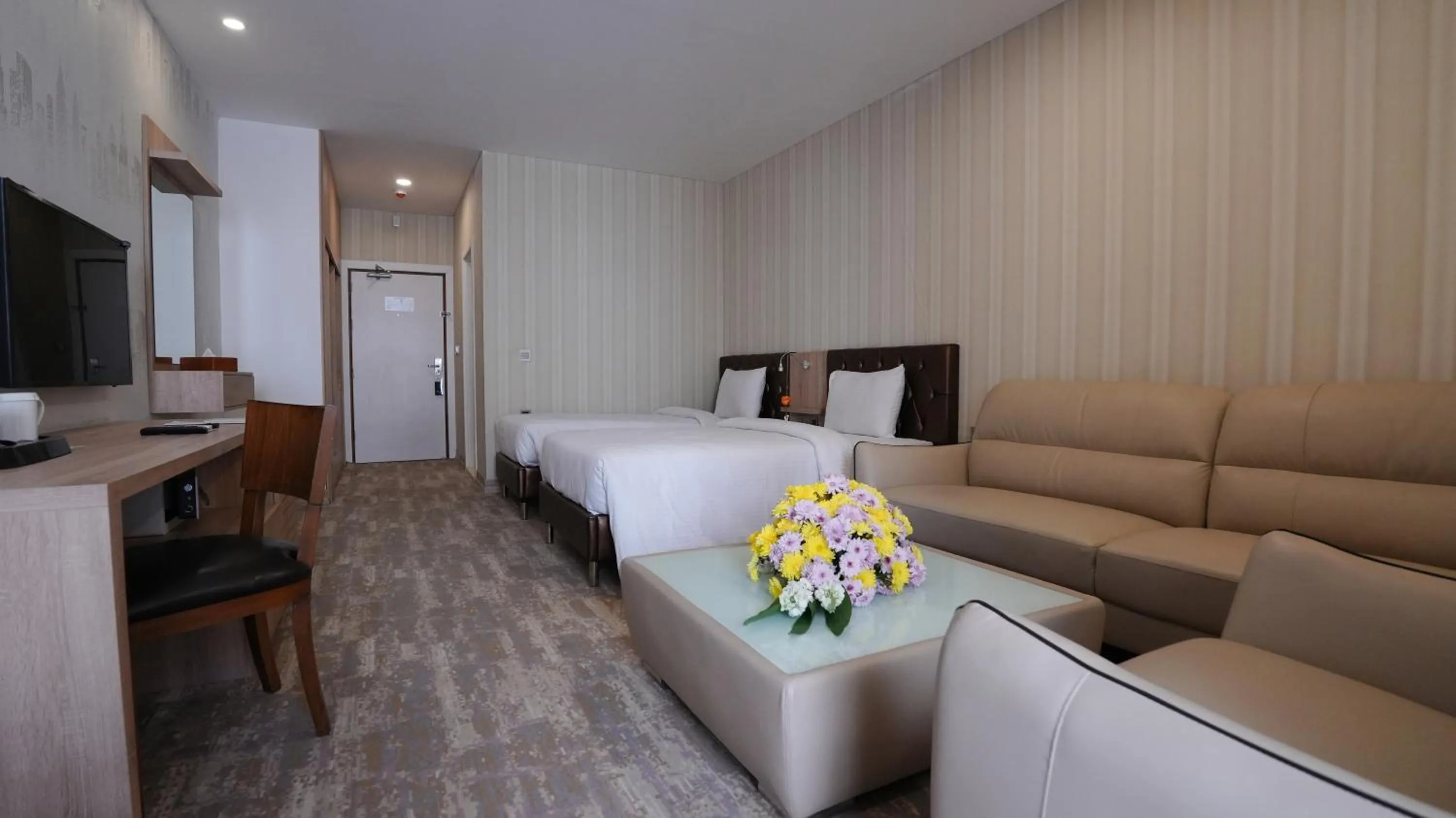 Communal lounge/ TV room, Bed in Masaya By Emerald