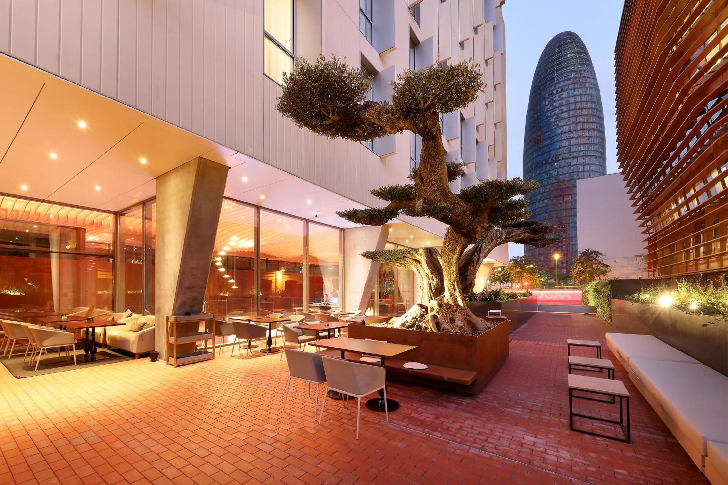 Restaurant/places to eat in Hotel SB Glow 4 Sup