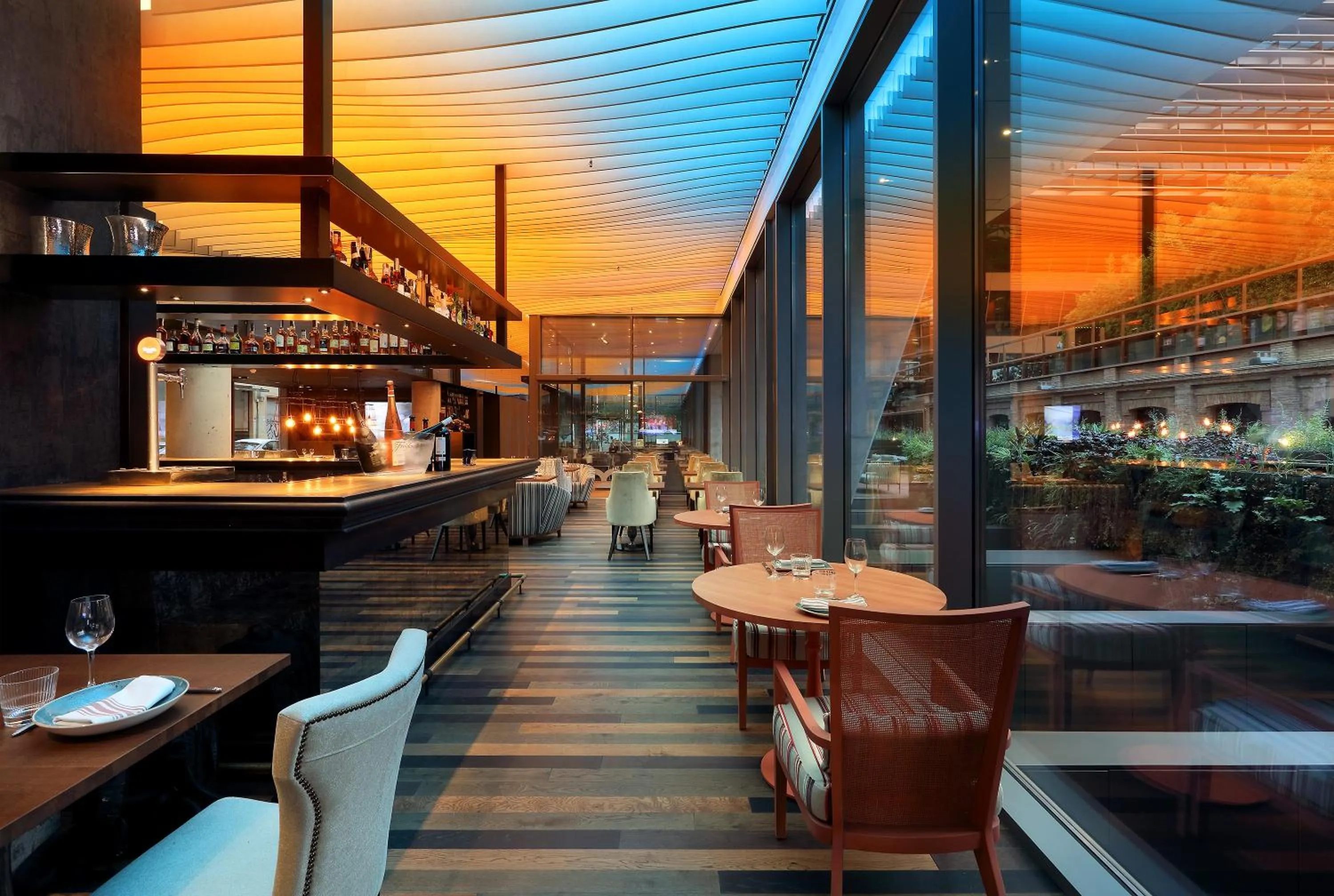 Restaurant/places to eat in Hotel SB Glow 4 Sup