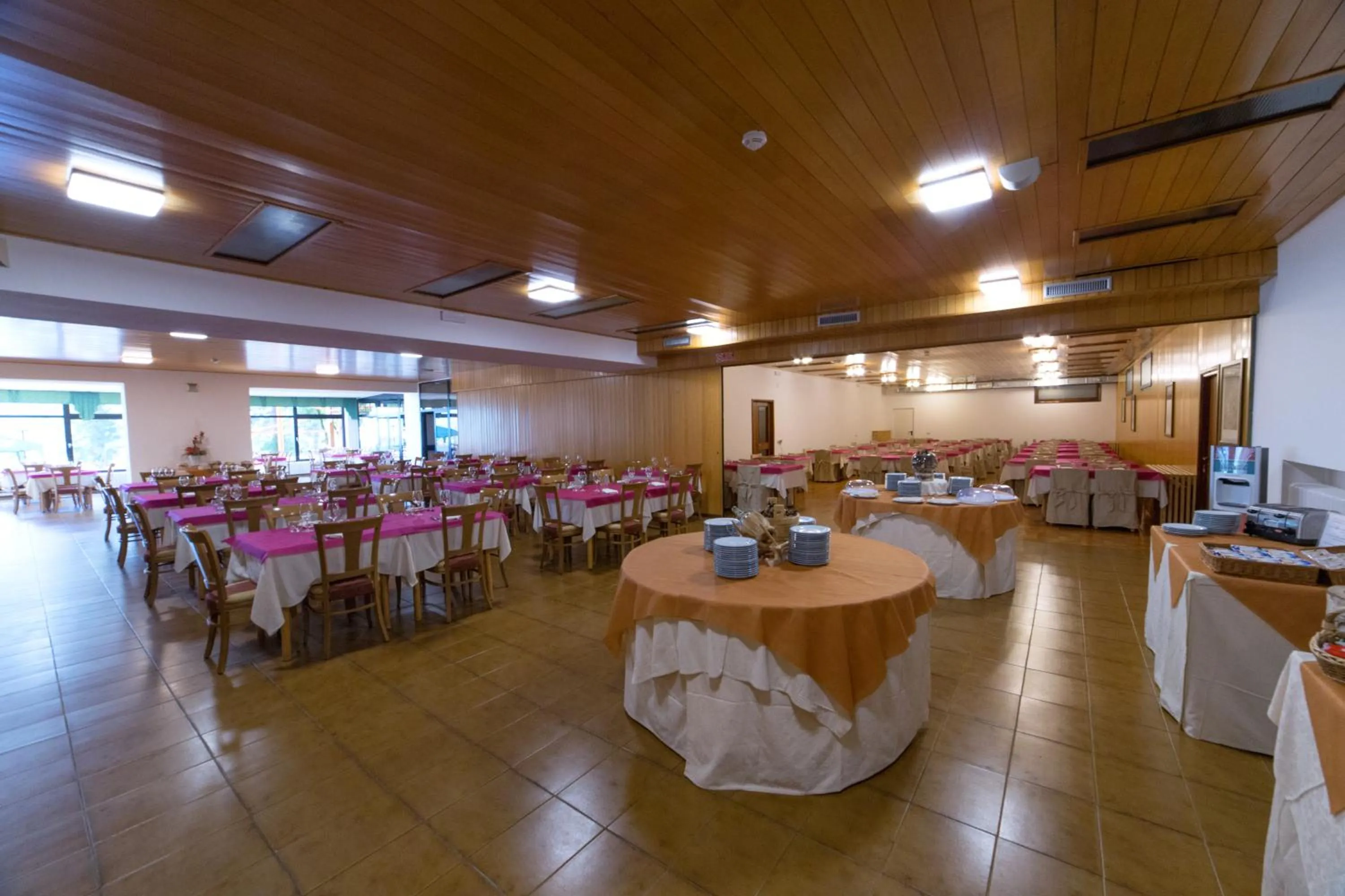 Restaurant/places to eat in Hotel Sancamillo