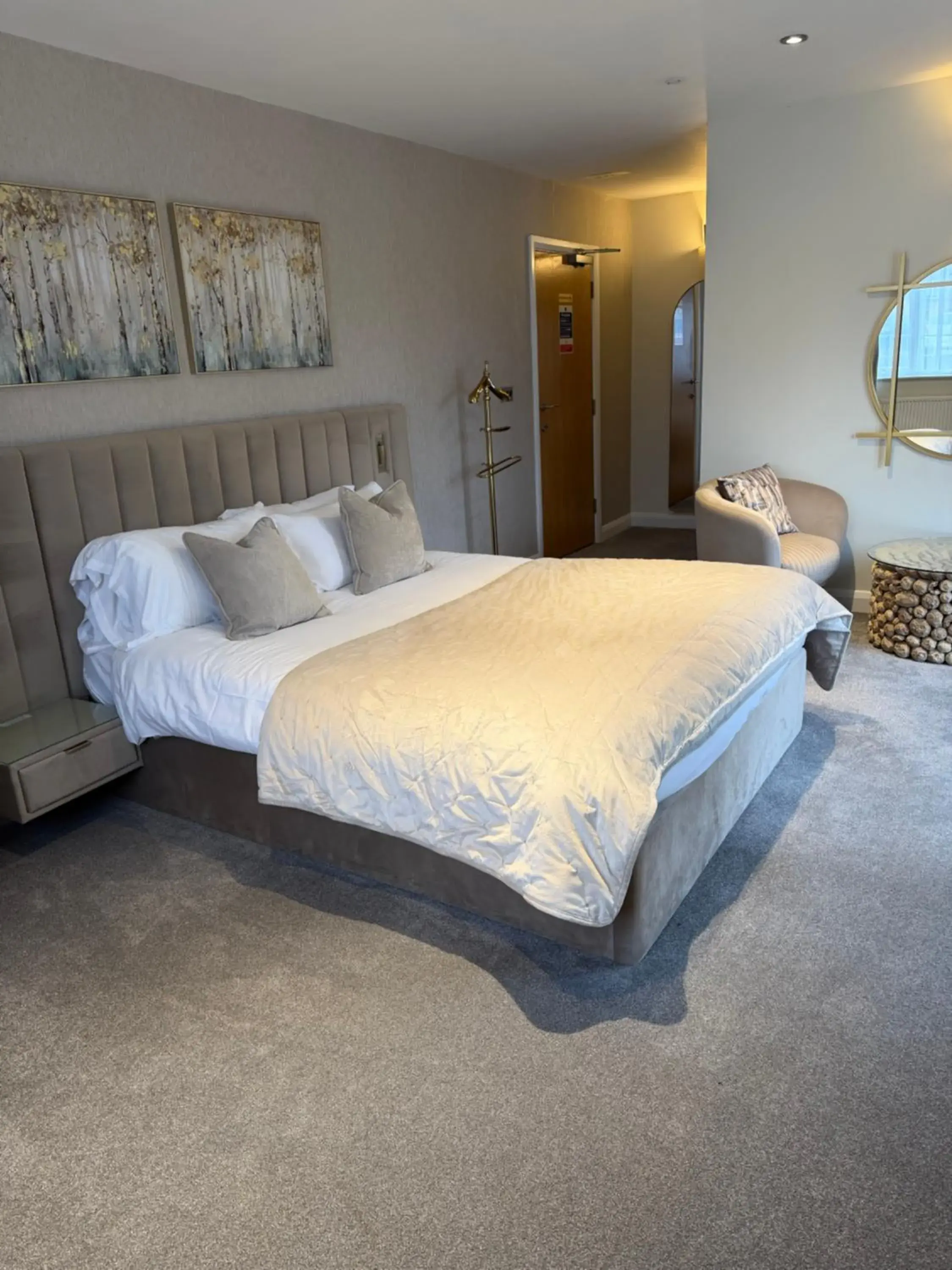 King Room with Lake View in Charnock Farm King Room with Lake View in Charnock Farm