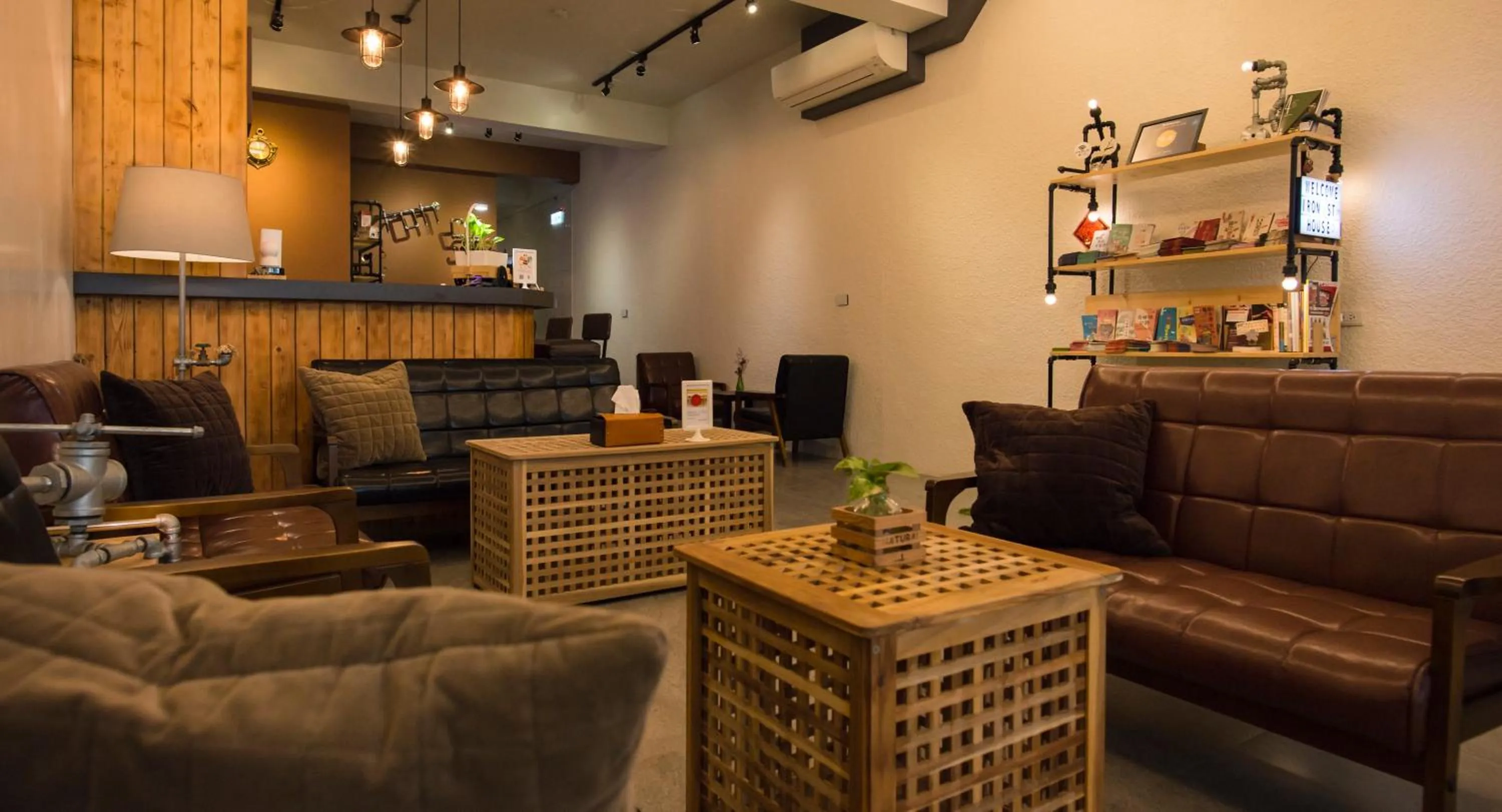 Communal lounge/ TV room in Iron St. House