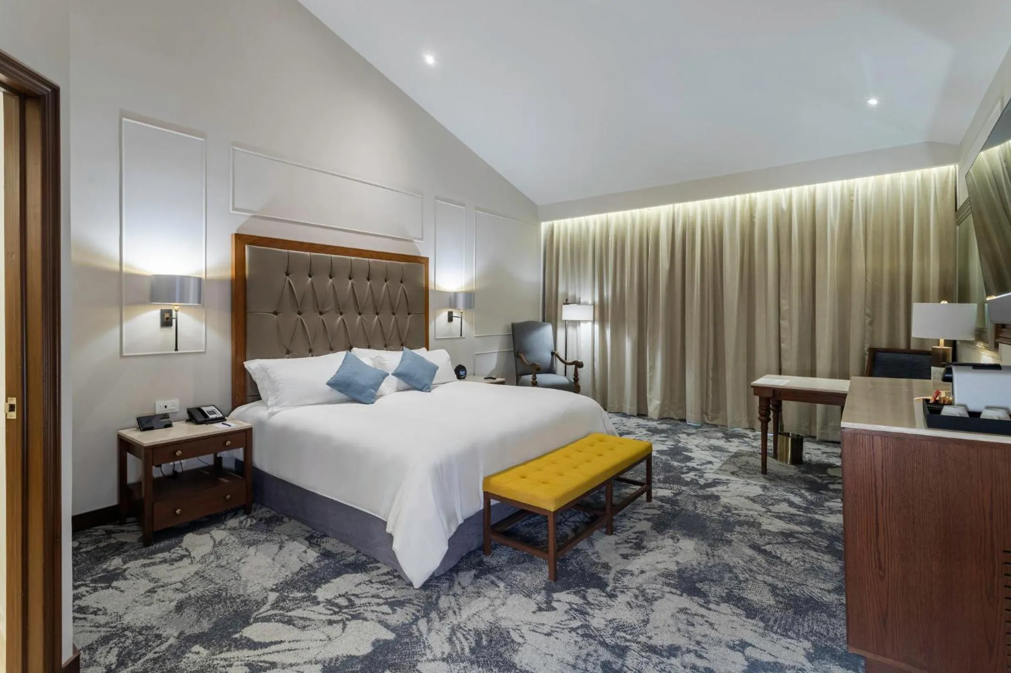 Bedroom, Bed in Quinta Real Saltillo