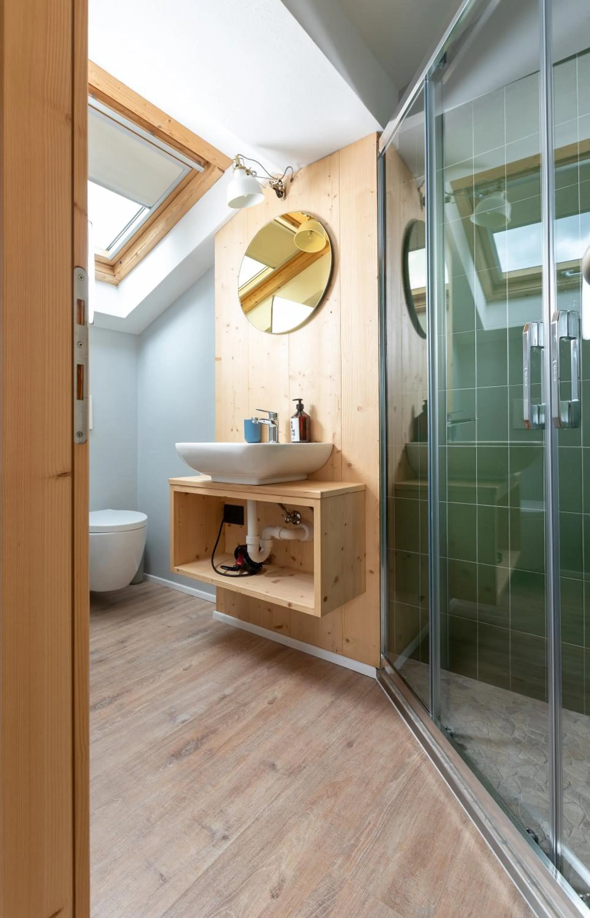 Shower in Ostello Alpino