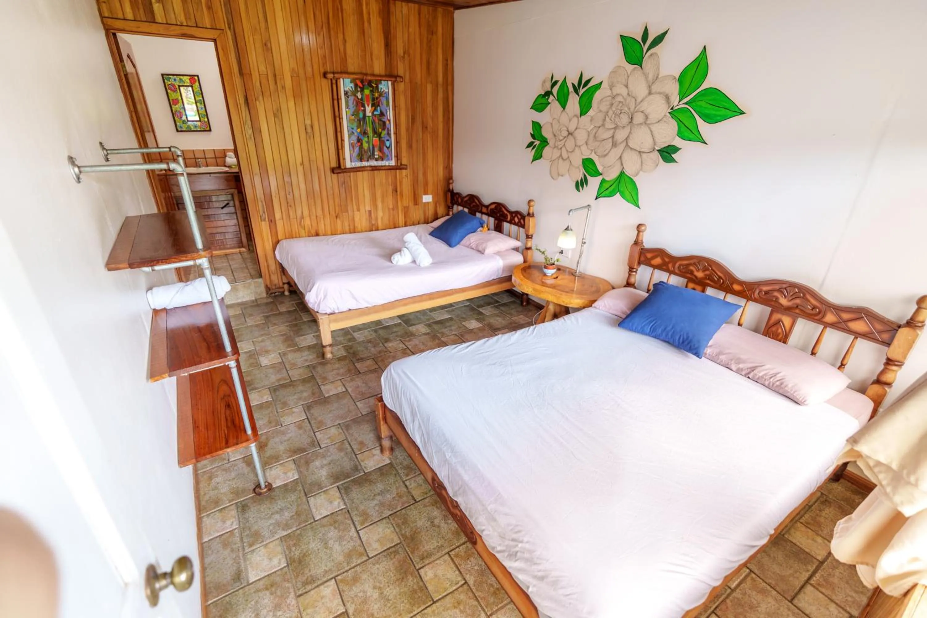 Photo of the whole room, Bed in Pension Santa Elena