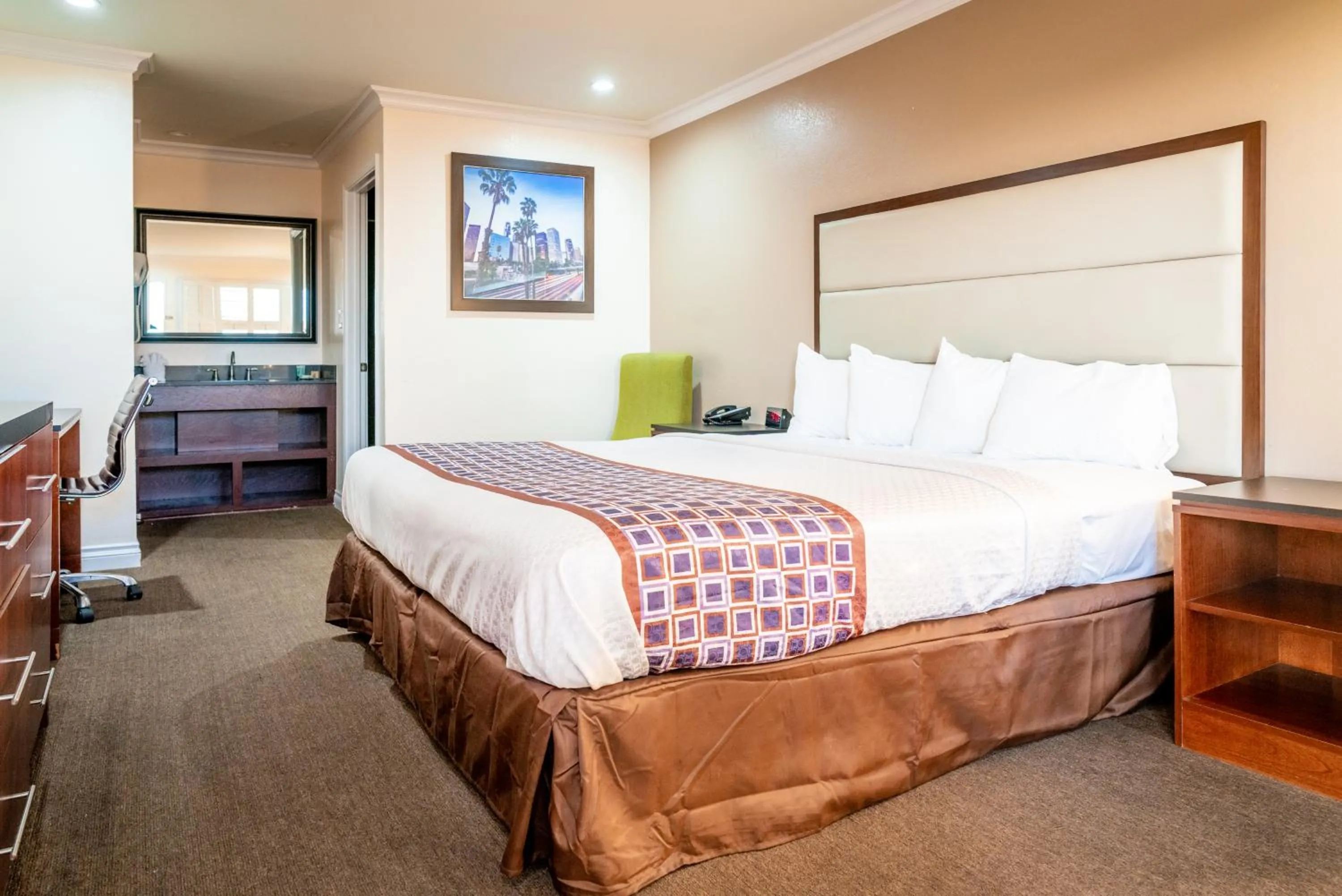 Bed in Gateway Inn Gardena Los Angeles South