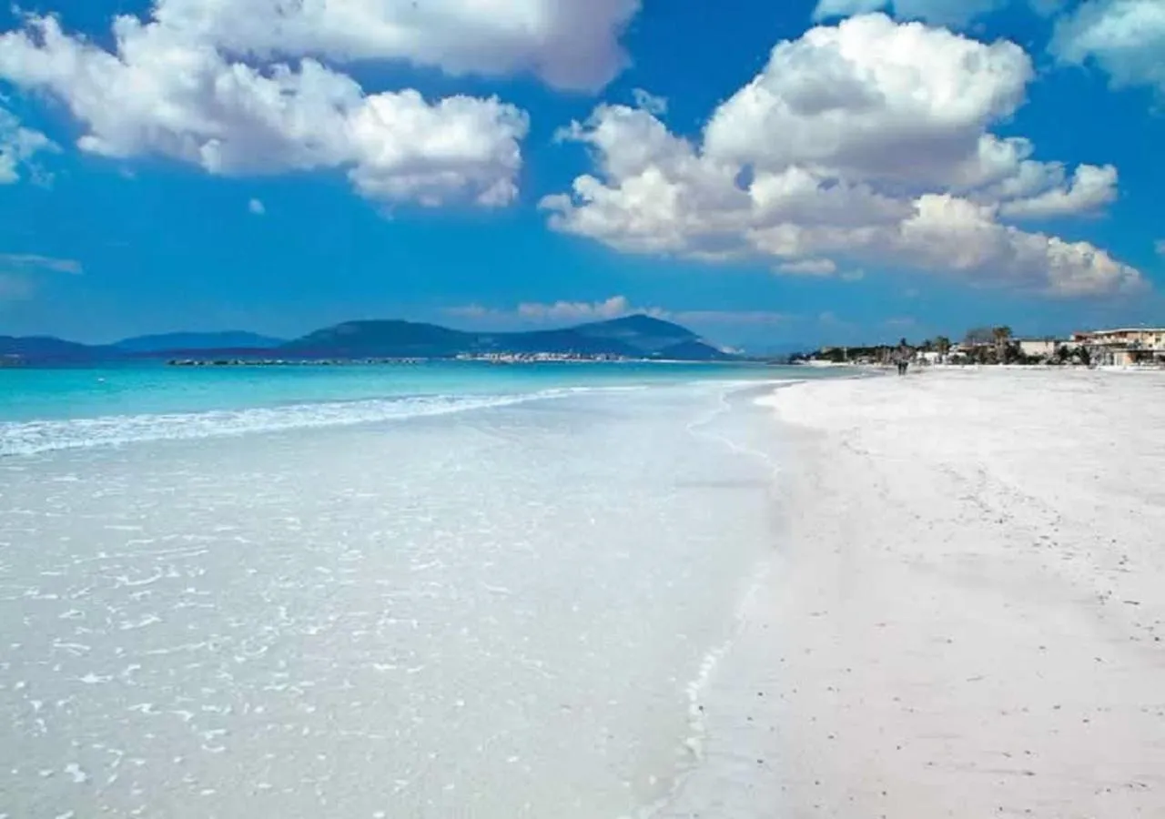 Beach in Alma di Alghero Apartments