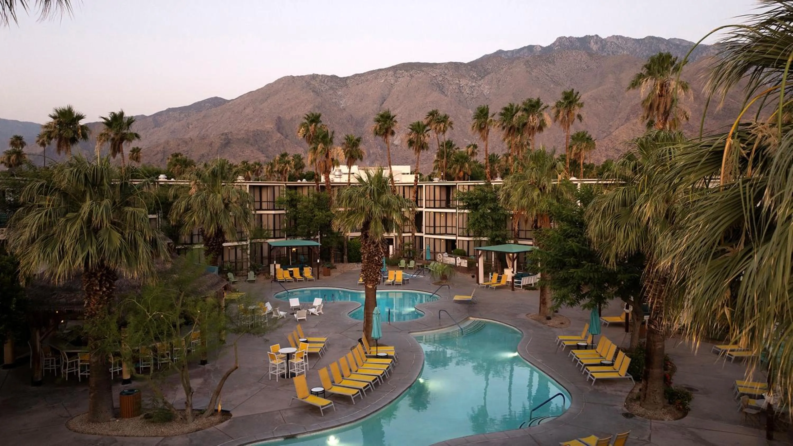 Swimming pool in Riviera Resort Palm Springs