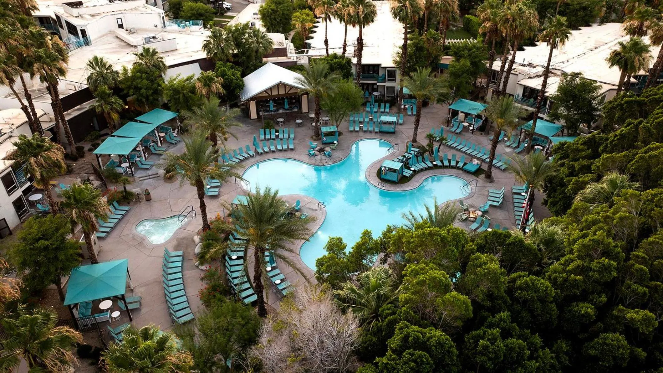 Swimming pool in Riviera Resort Palm Springs