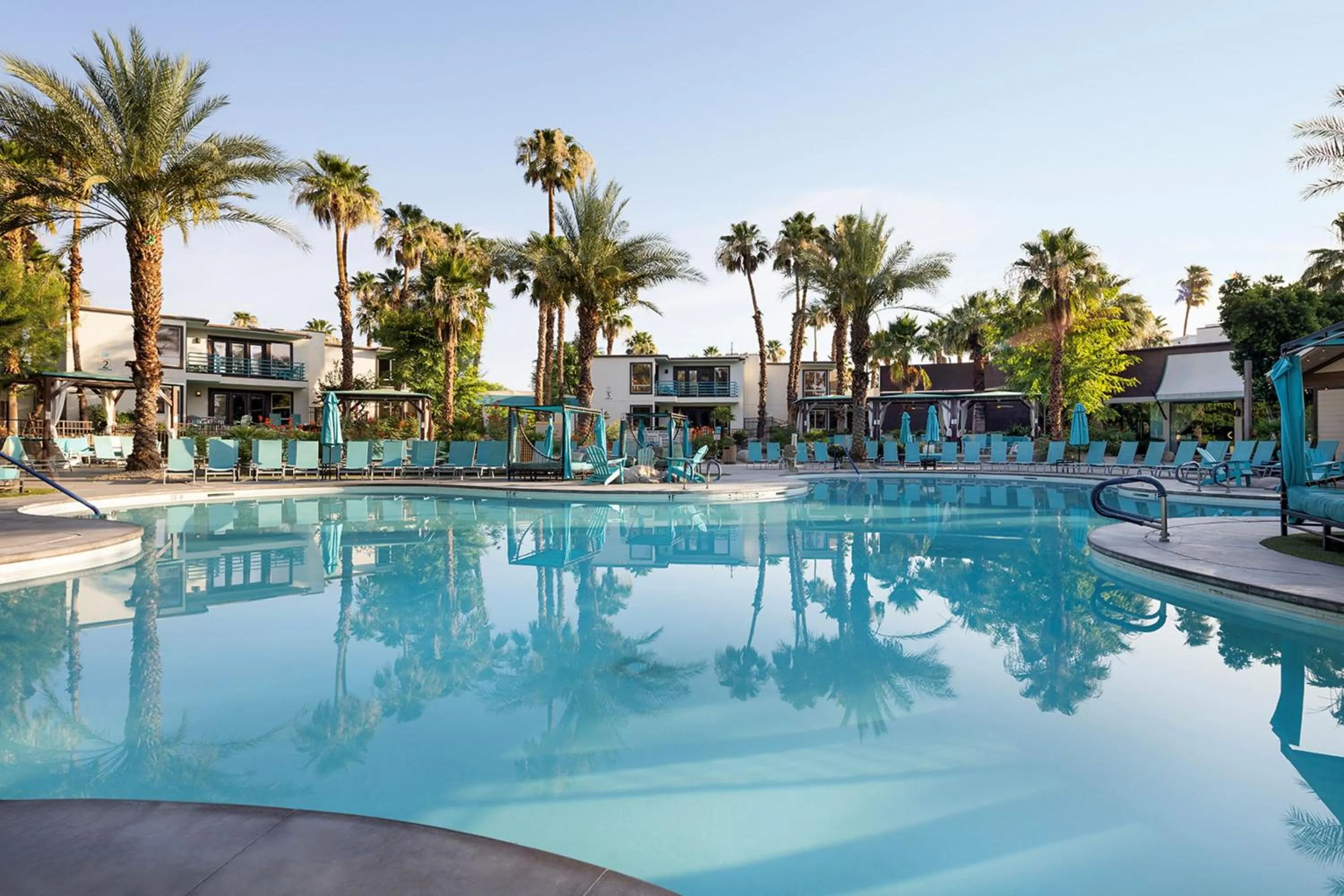 Swimming pool in Riviera Resort Palm Springs