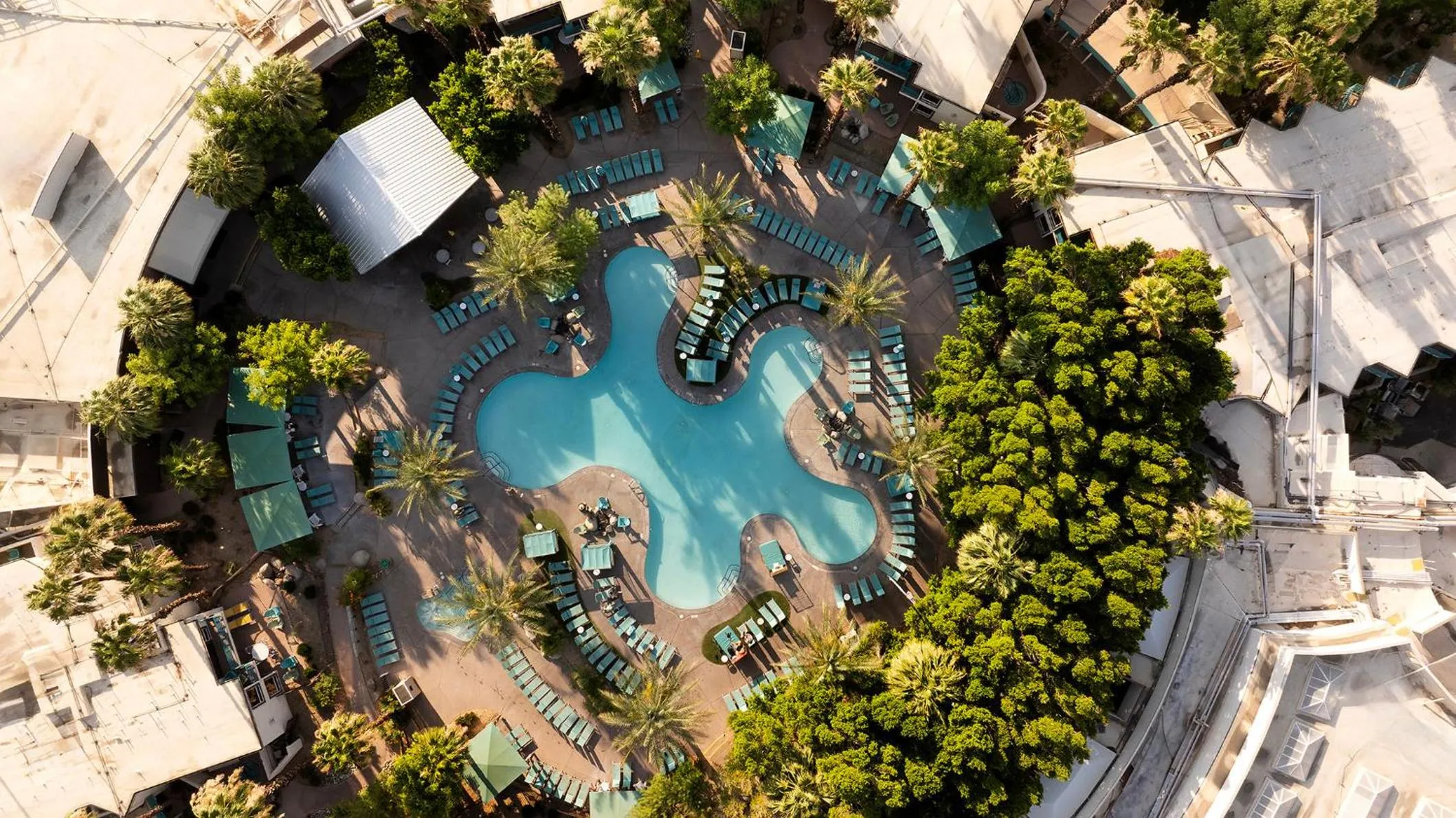 Swimming pool in Riviera Resort Palm Springs