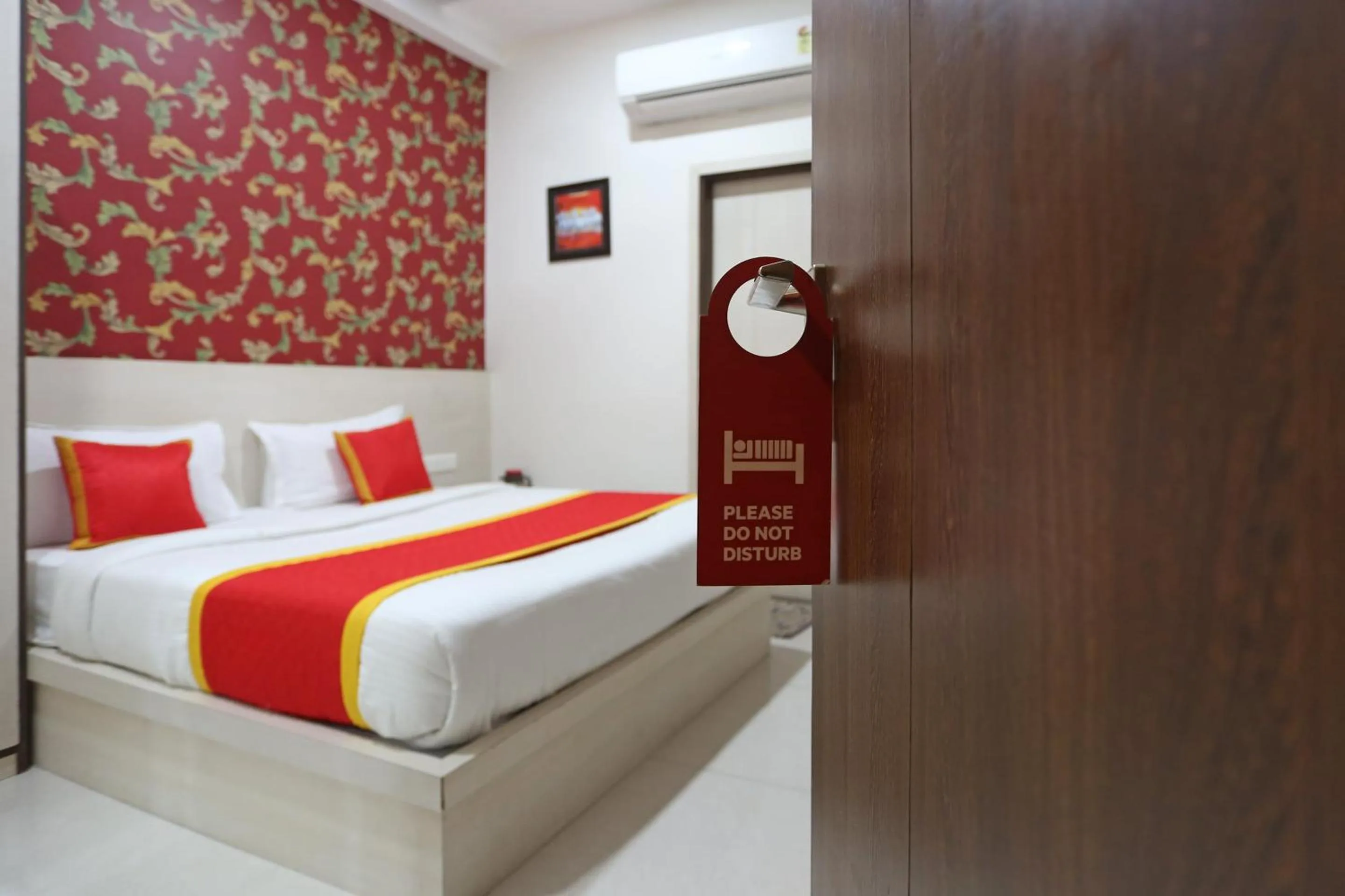 Bedroom, Bed in Super Capital O Swastika