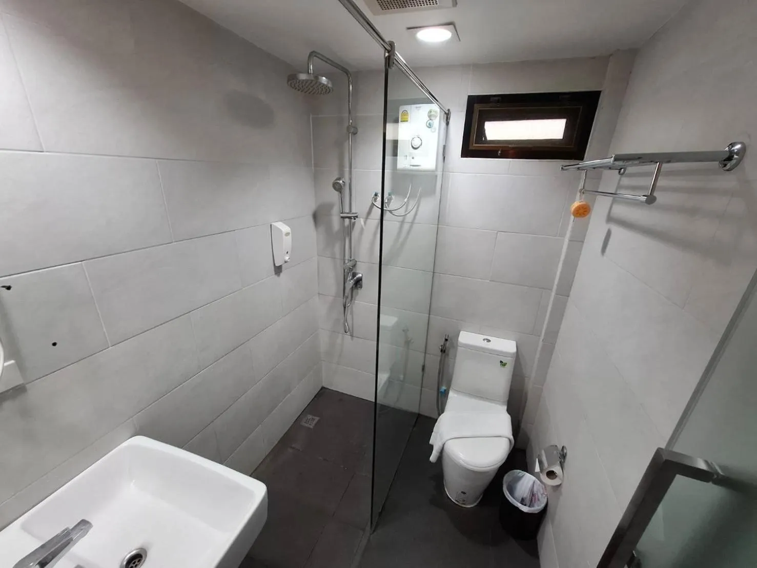 Bathroom in Collection O Pratunam 19 Hotel