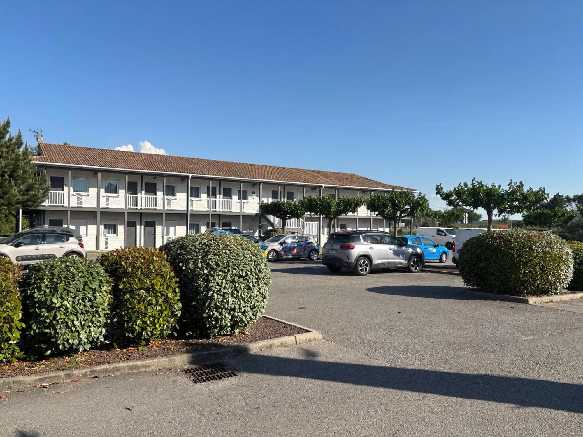 Property building in Brit Hotel Confort Manosque Cadarache