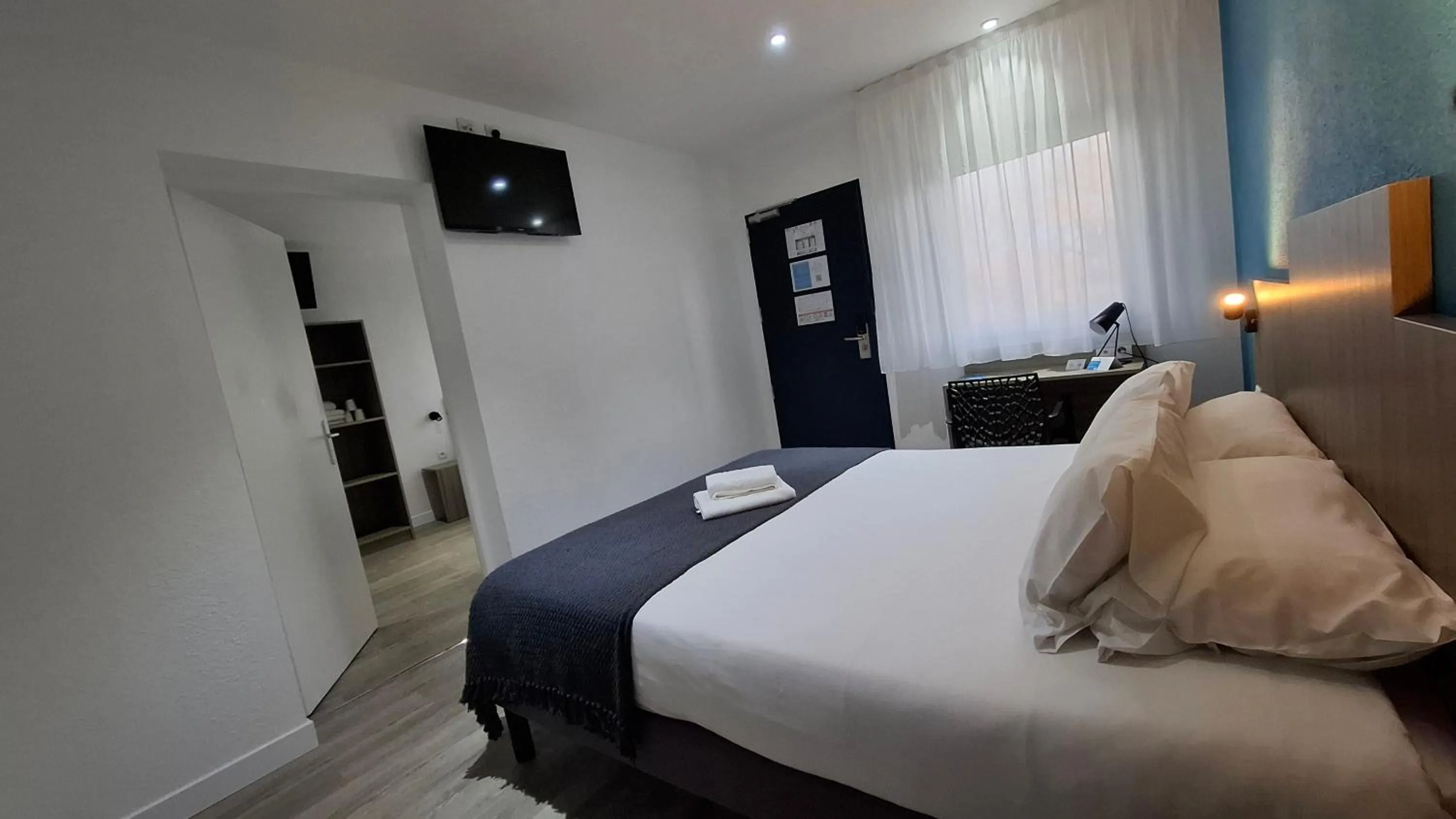 Photo of the whole room, Bed in Brit Hotel Confort Manosque Cadarache