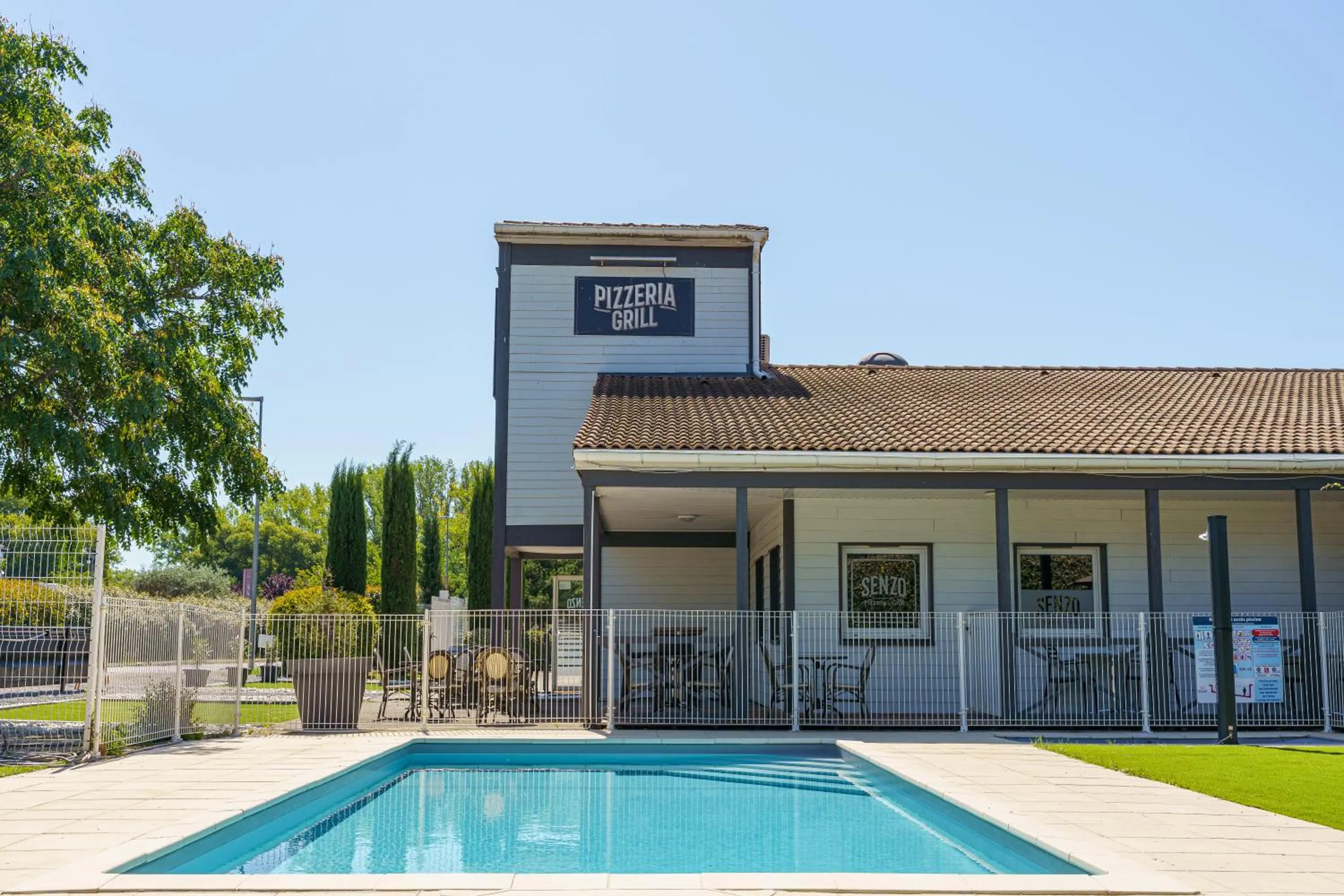 Property building in Brit Hotel Confort Manosque Cadarache