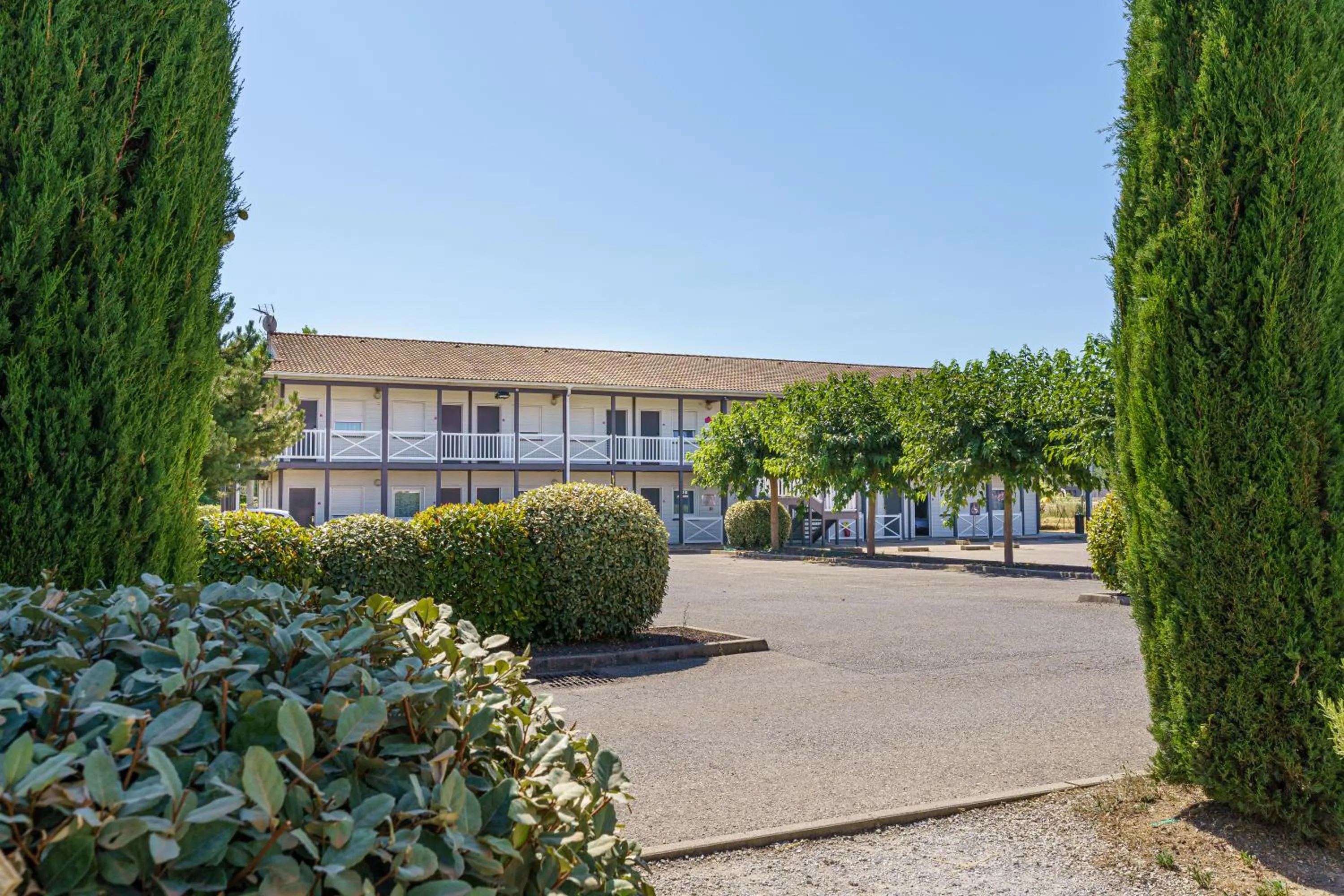 Property building in Brit Hotel Confort Manosque Cadarache