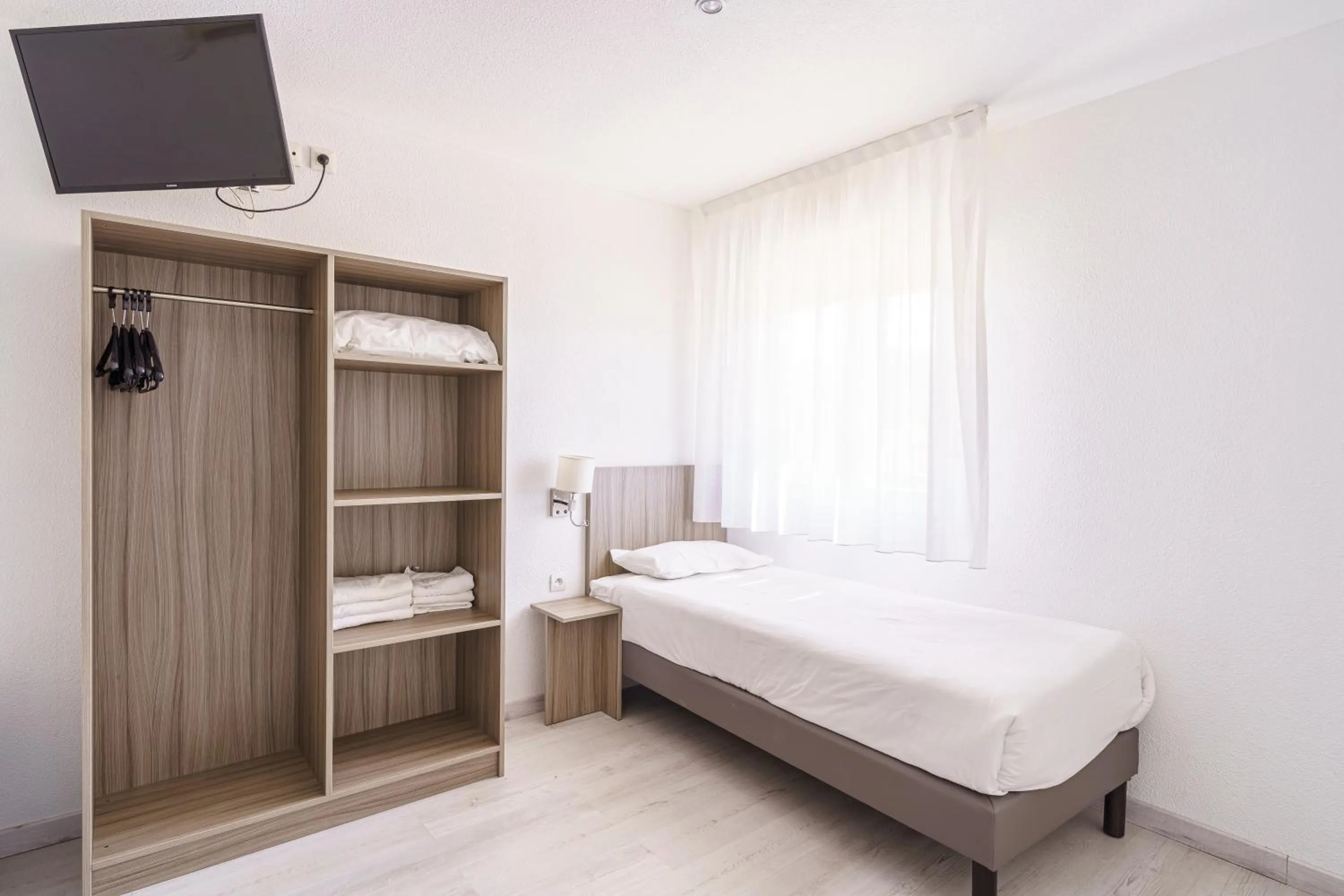 Bed in Brit Hotel Confort Manosque Cadarache