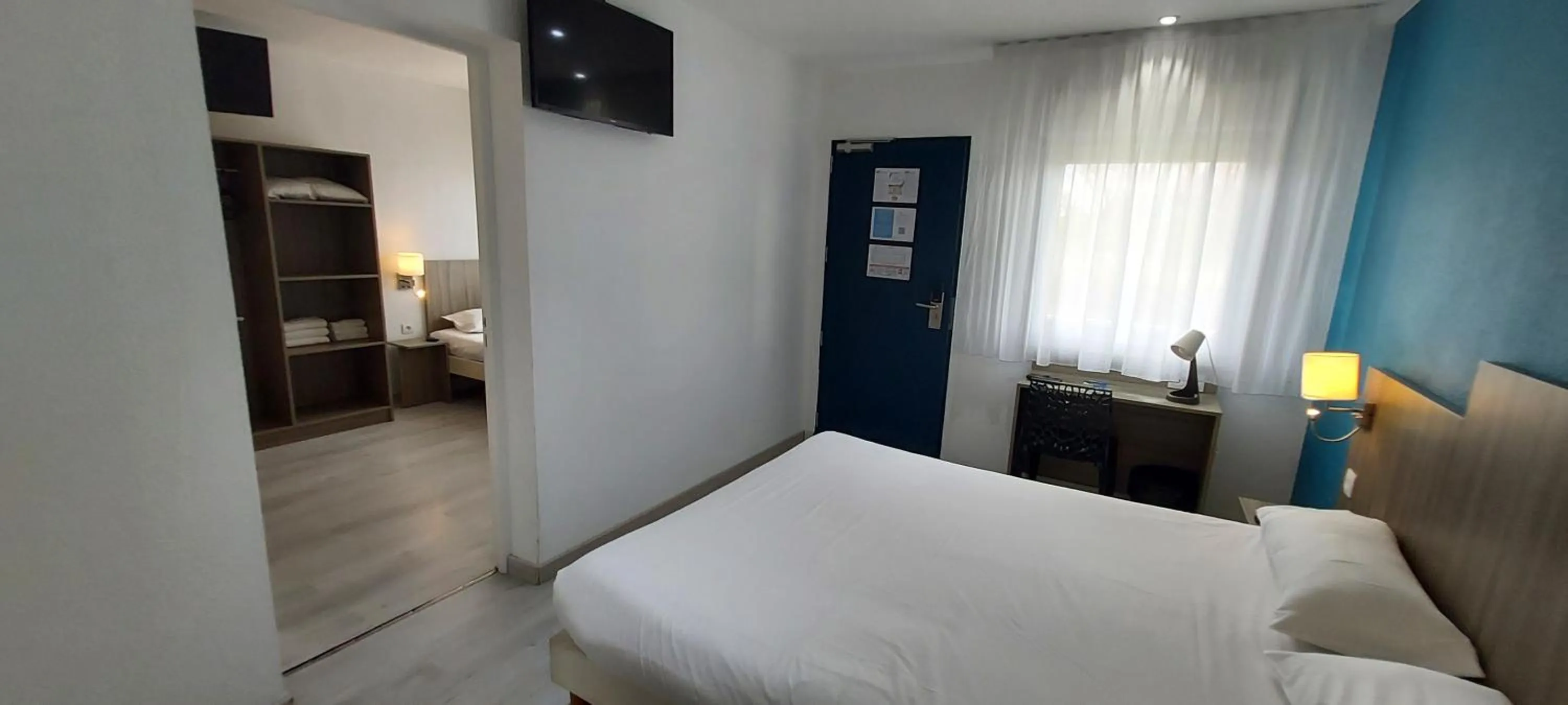 Bed in Brit Hotel Confort Manosque Cadarache