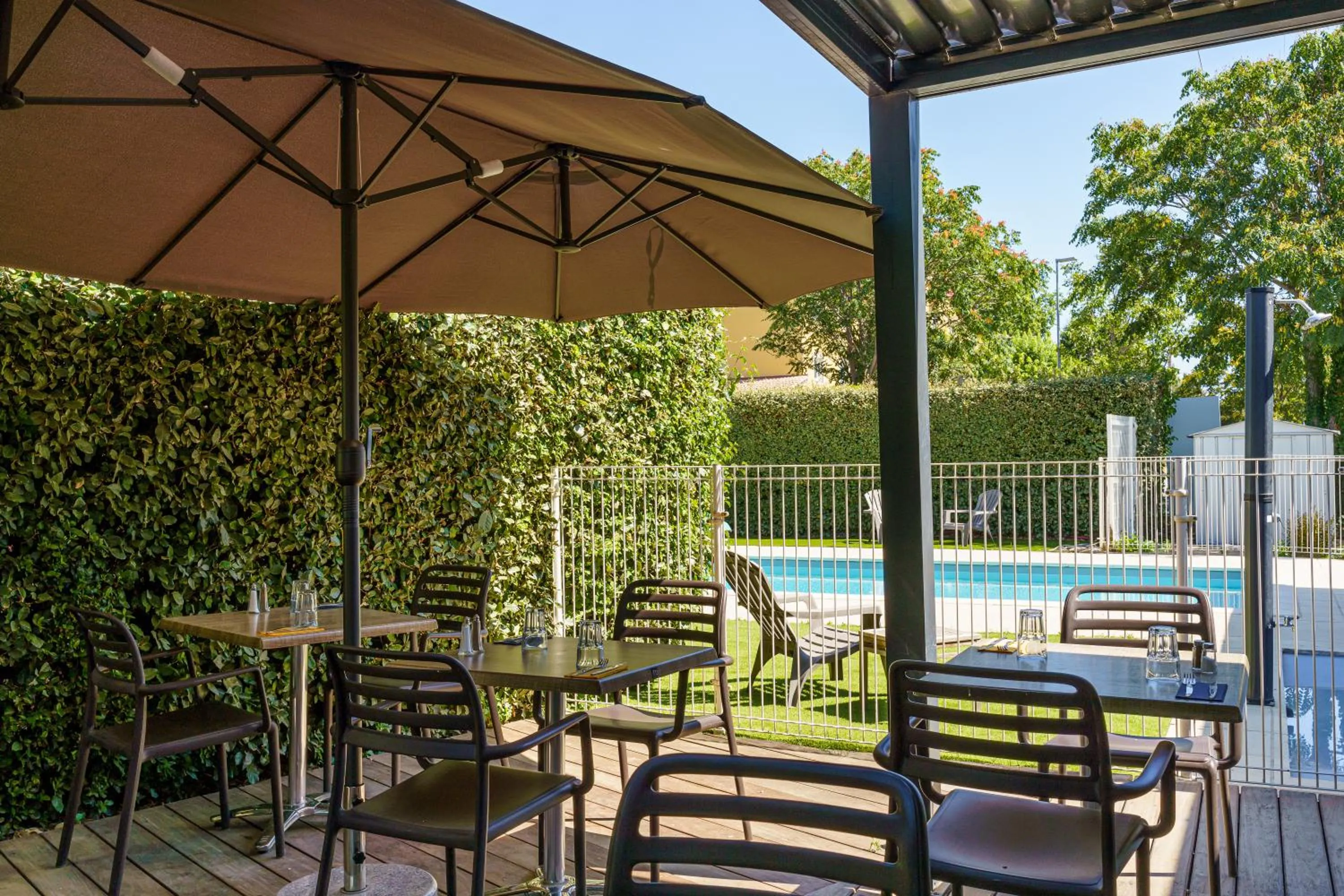 Patio in Brit Hotel Confort Manosque Cadarache
